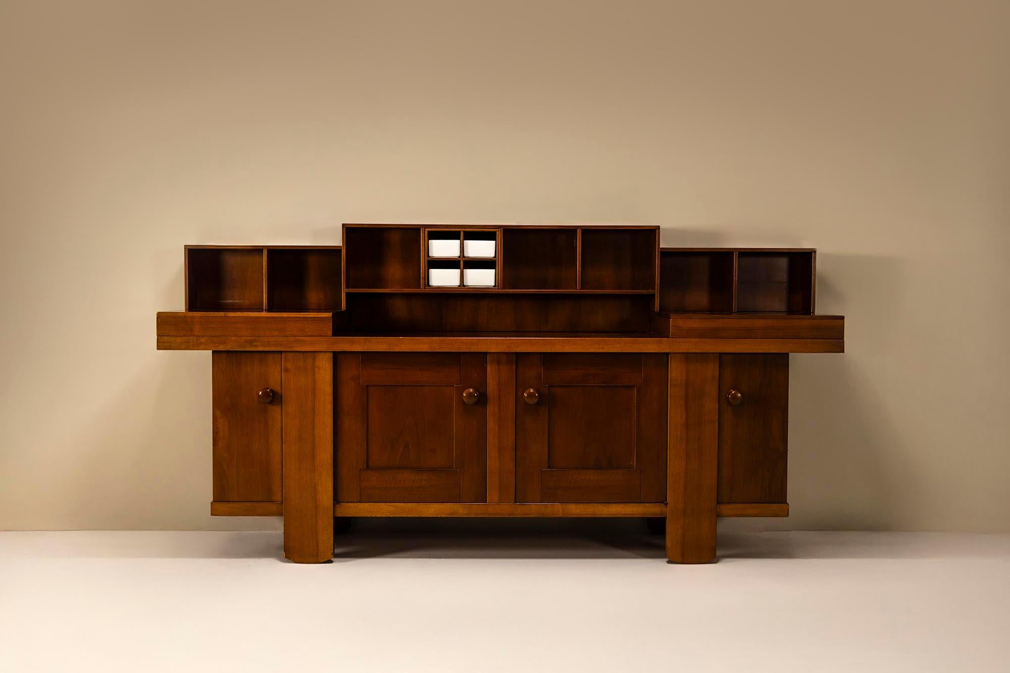 Walnut Sideboard by Silvio Coppola for Bernini, Italy 1964 im Zustand „Gut“ im Angebot in Hellouw, NL