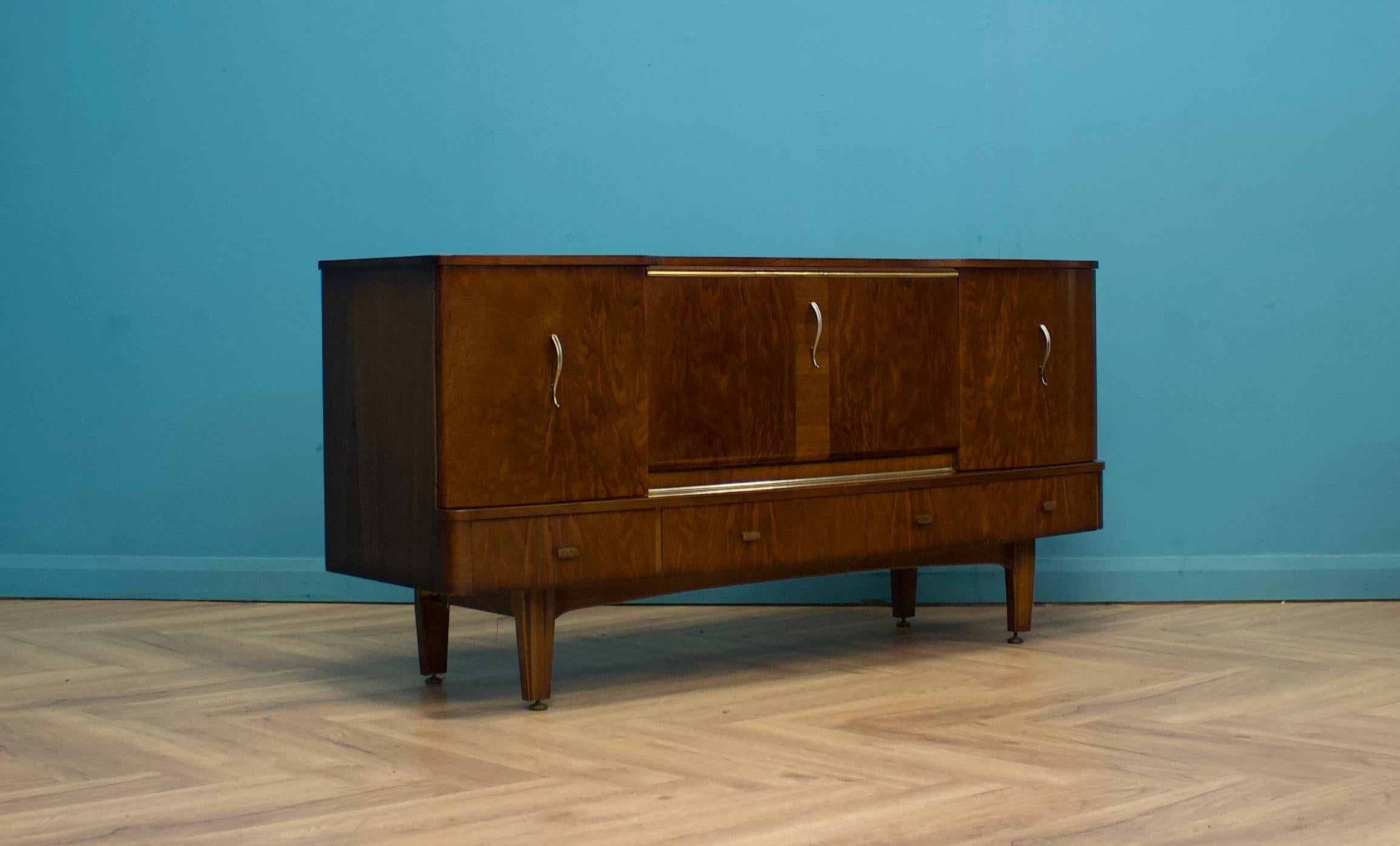 Mid-Century moderno Walnut Sideboard from Stonehill, 1960s in vendita