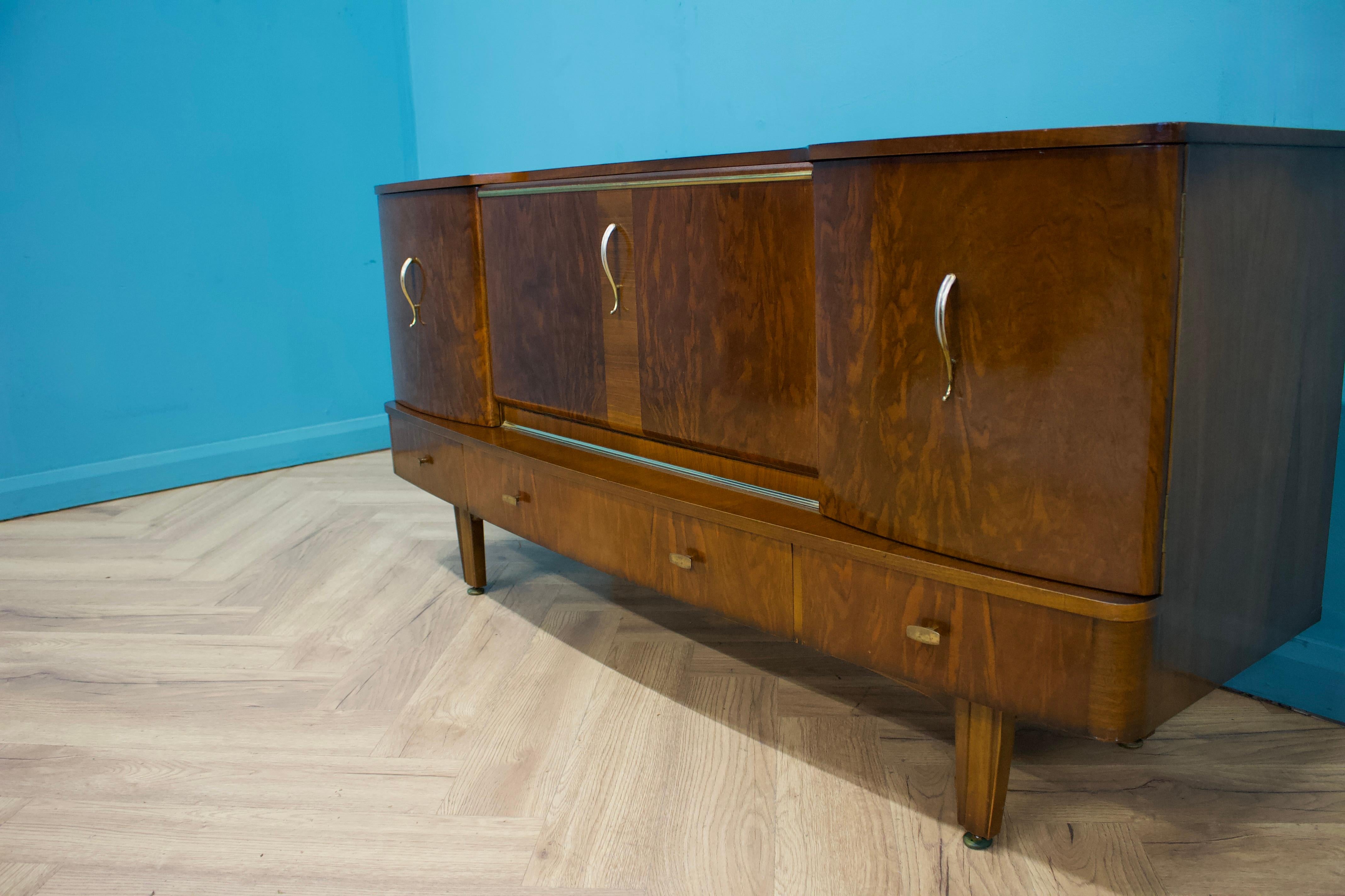 Impiallacciato Walnut Sideboard from Stonehill, 1960s in vendita