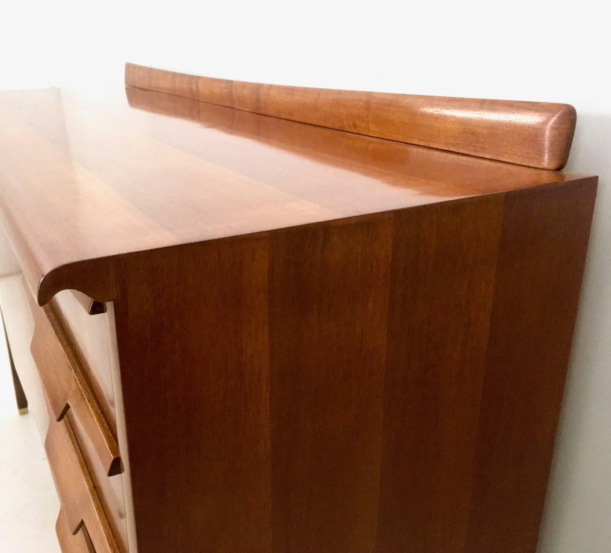 Walnut Sideboard in the Style of Gio Ponti with Maple Interiors, Italy, 1950s 3