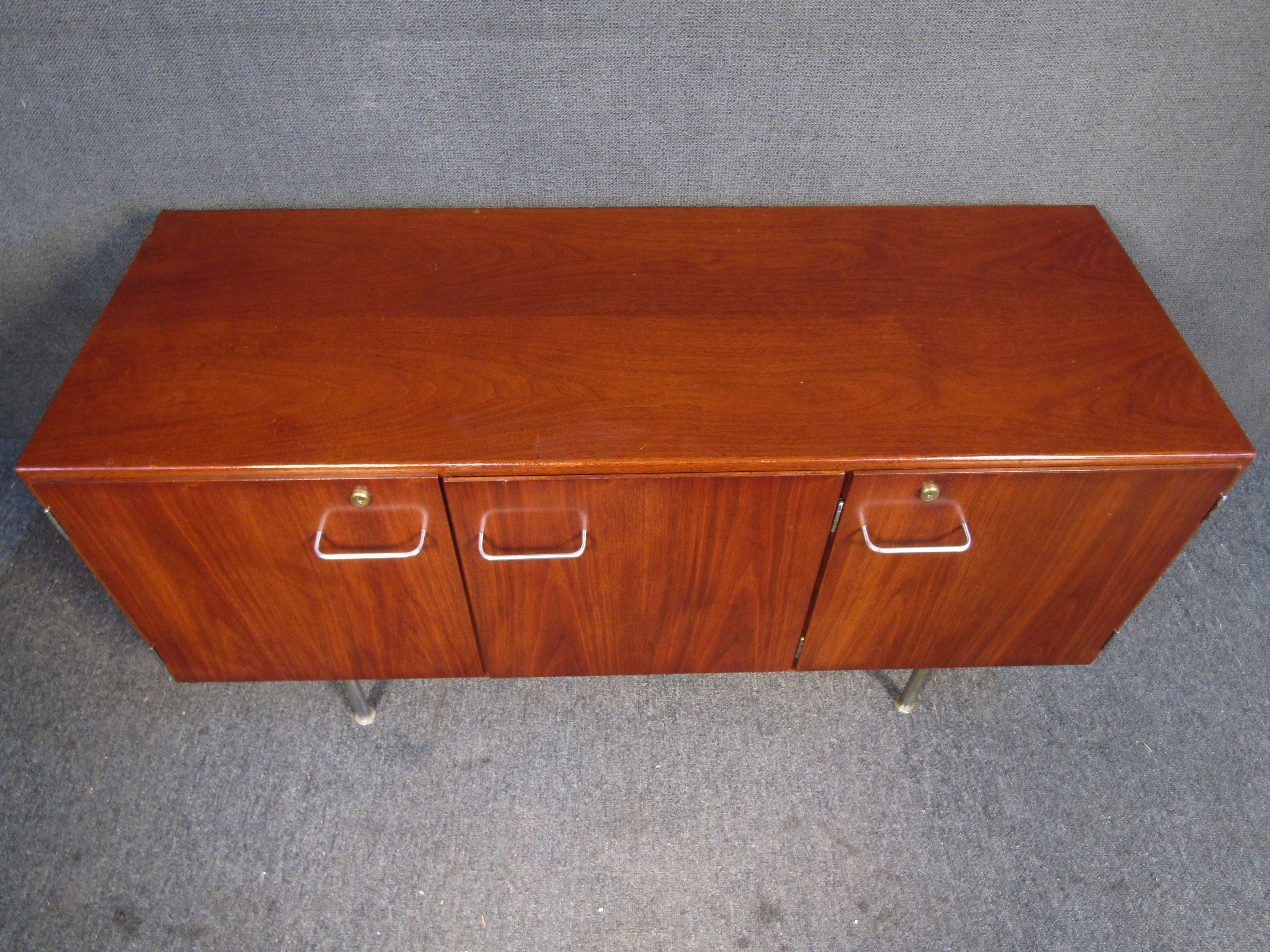 Mid-Century Modern Walnut Sideboard in the Style of Knoll For Sale