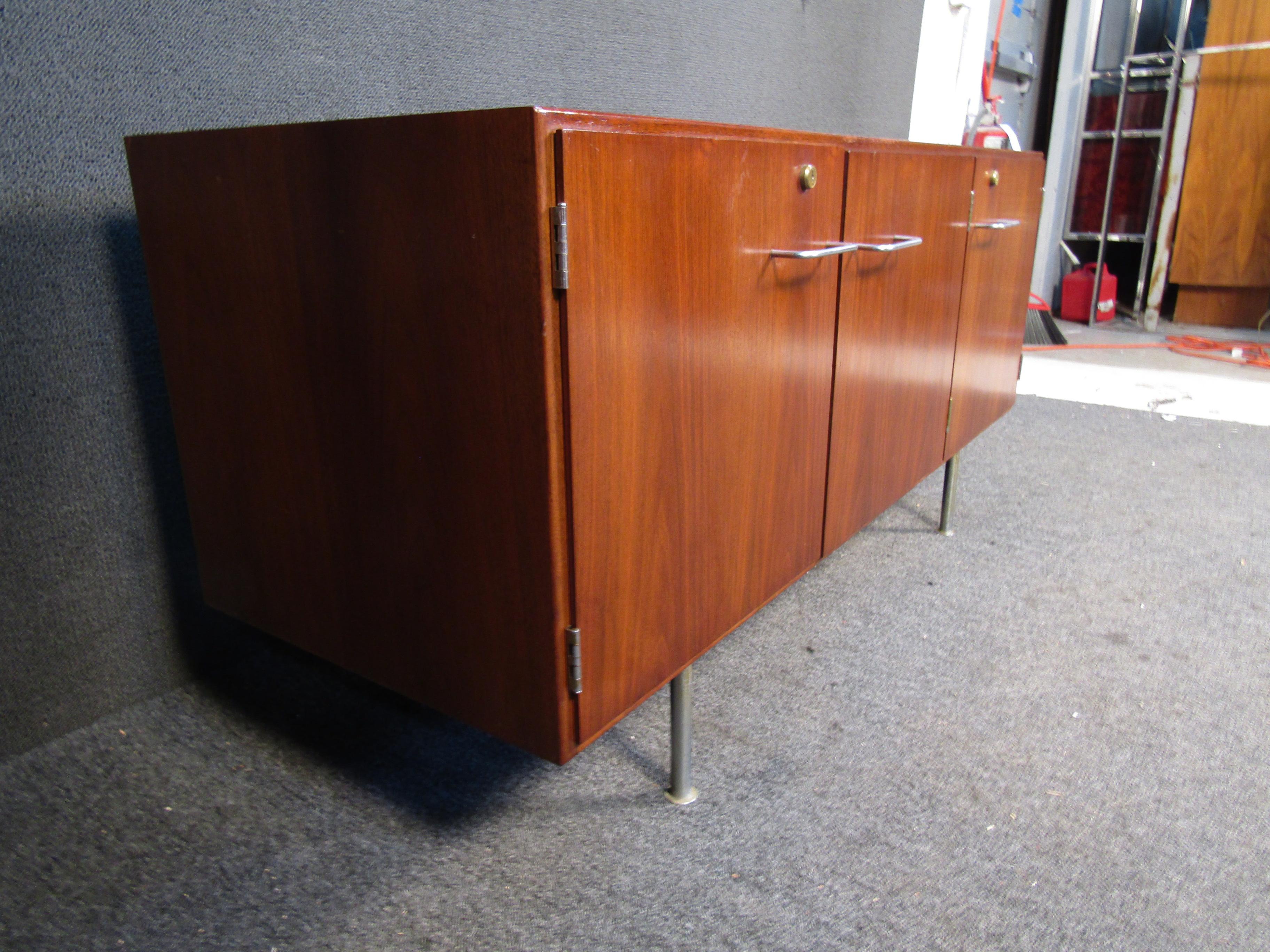 20th Century Walnut Sideboard in the Style of Knoll For Sale