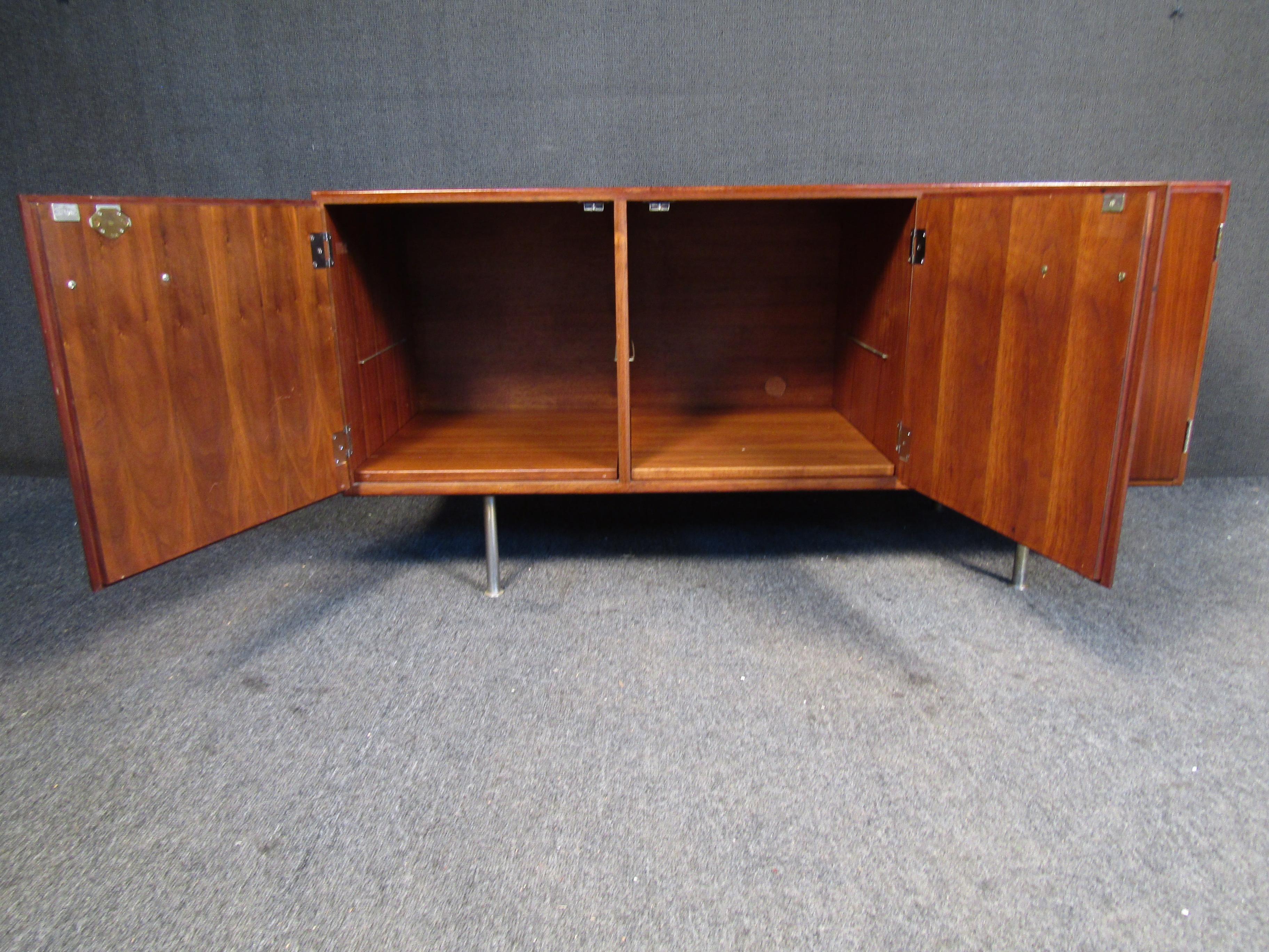 Walnut Sideboard in the Style of Knoll For Sale 1