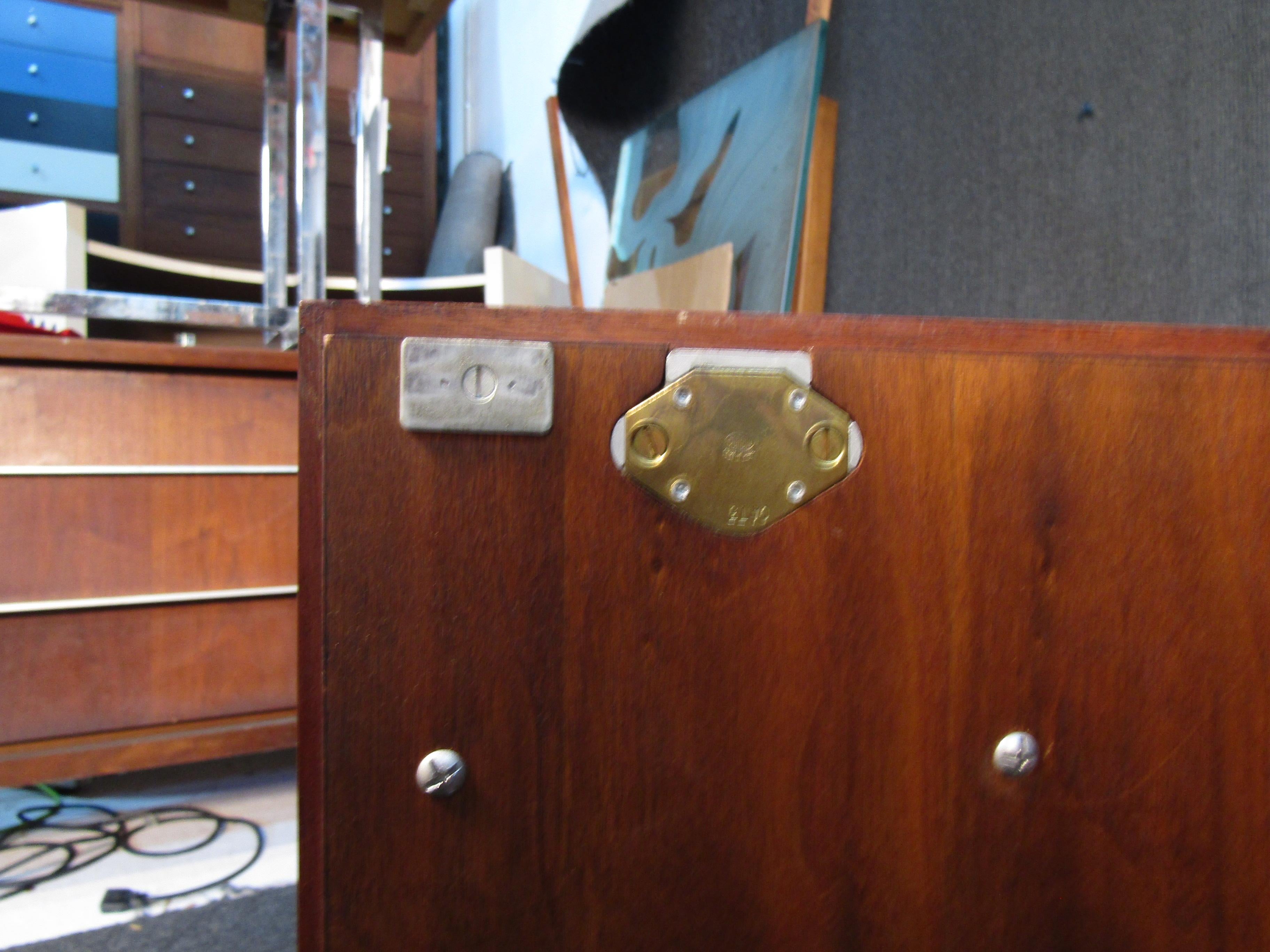 Walnut Sideboard in the Style of Knoll For Sale 2
