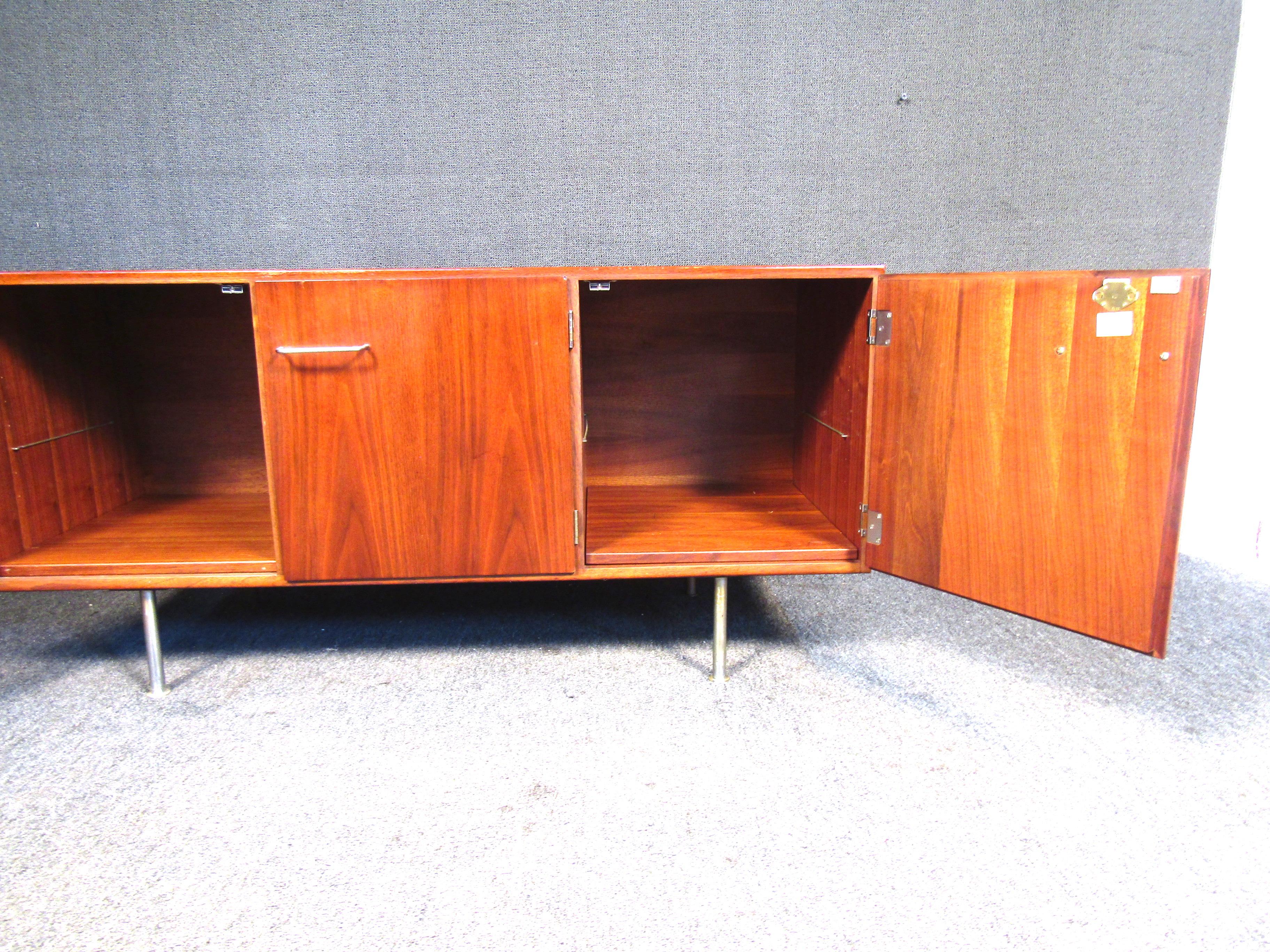 Walnut Sideboard in the Style of Knoll For Sale 3