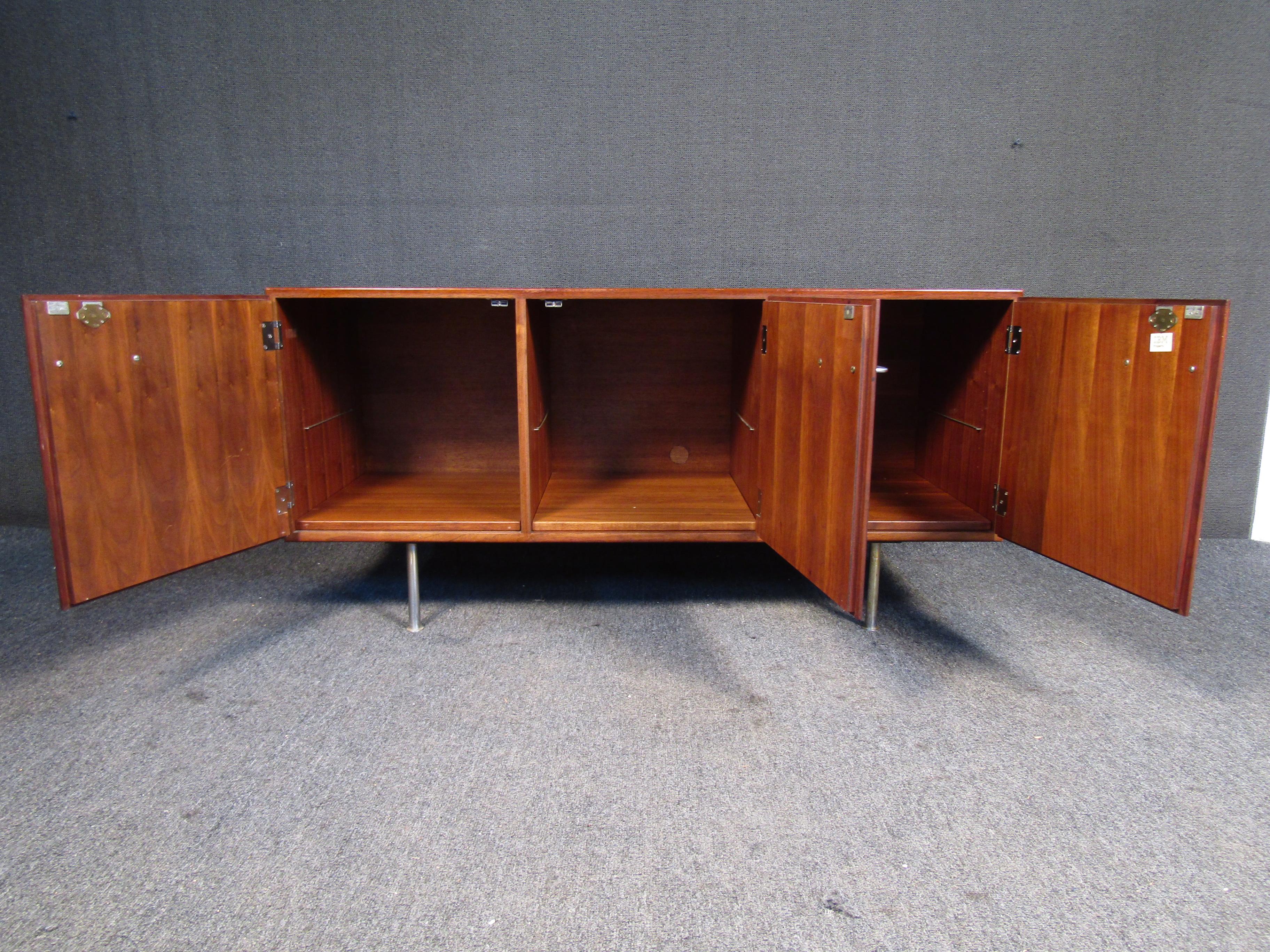 Walnut Sideboard in the Style of Knoll For Sale 4