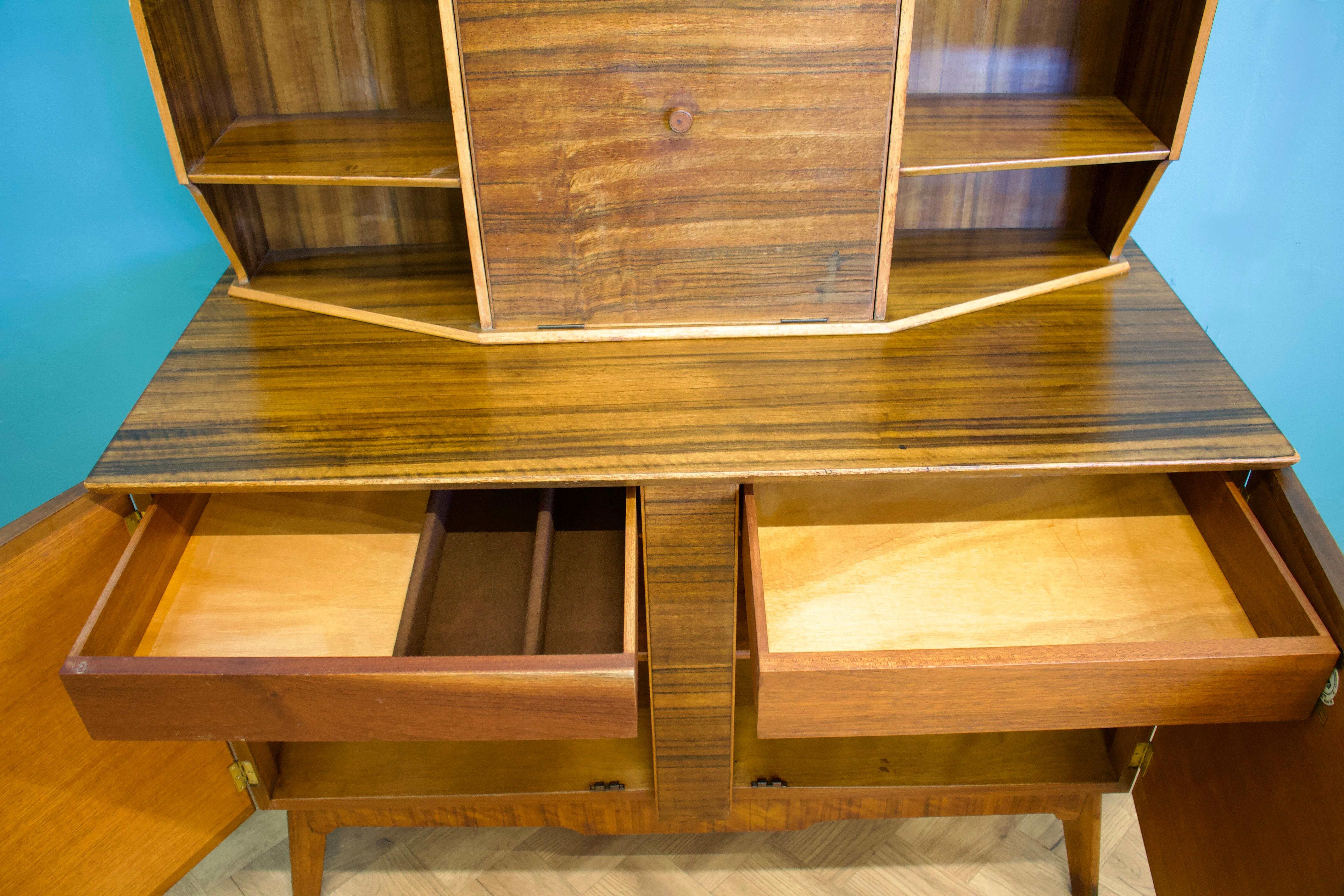Mid-Century Modern Walnut Sideboard or Drinks Cabinet from Alfred Cox, 1950s For Sale