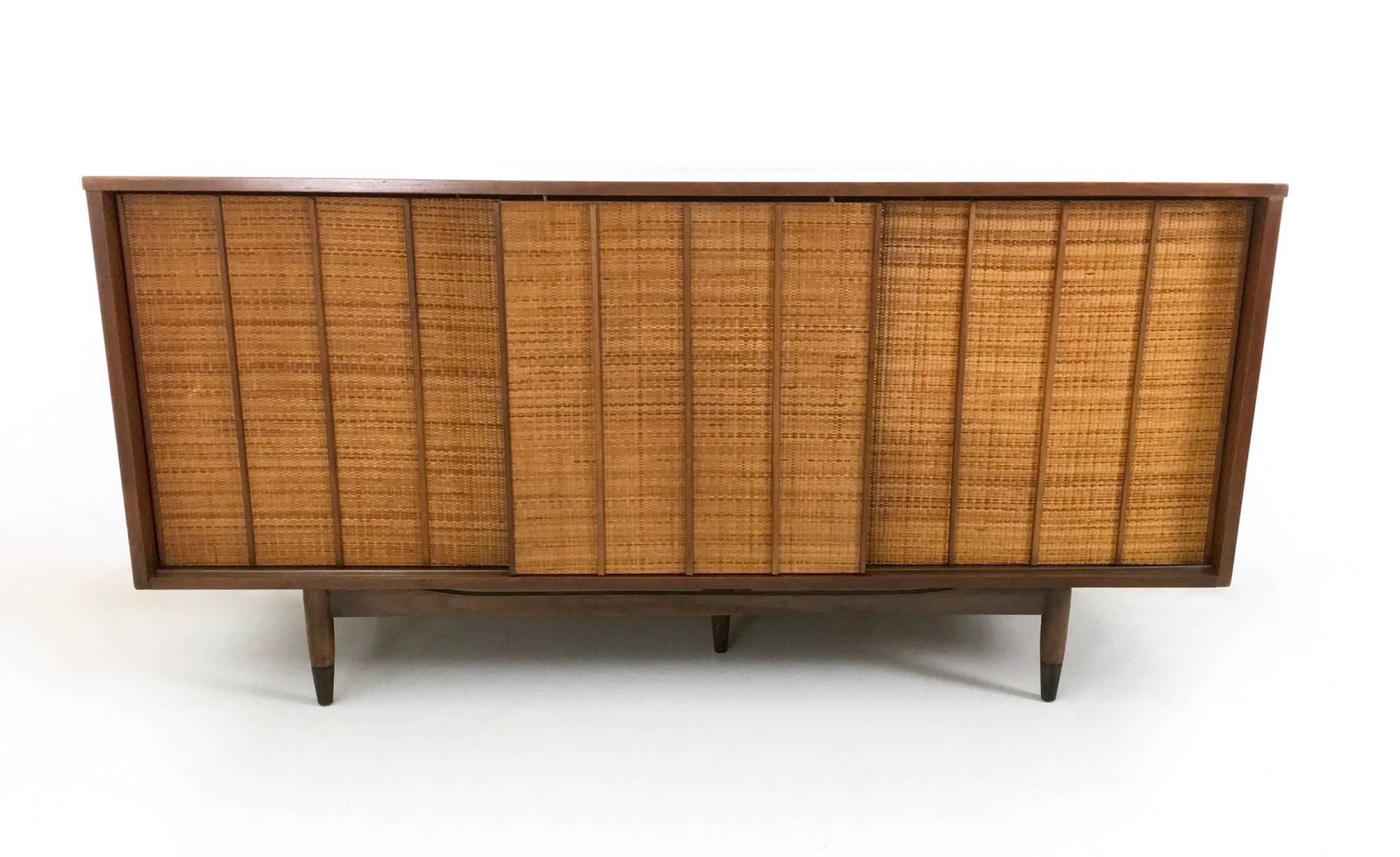 Walnut Sideboard Produced by Mainline with Double, Sided Doors, 1950s-1960s In Excellent Condition In Bresso, Lombardy