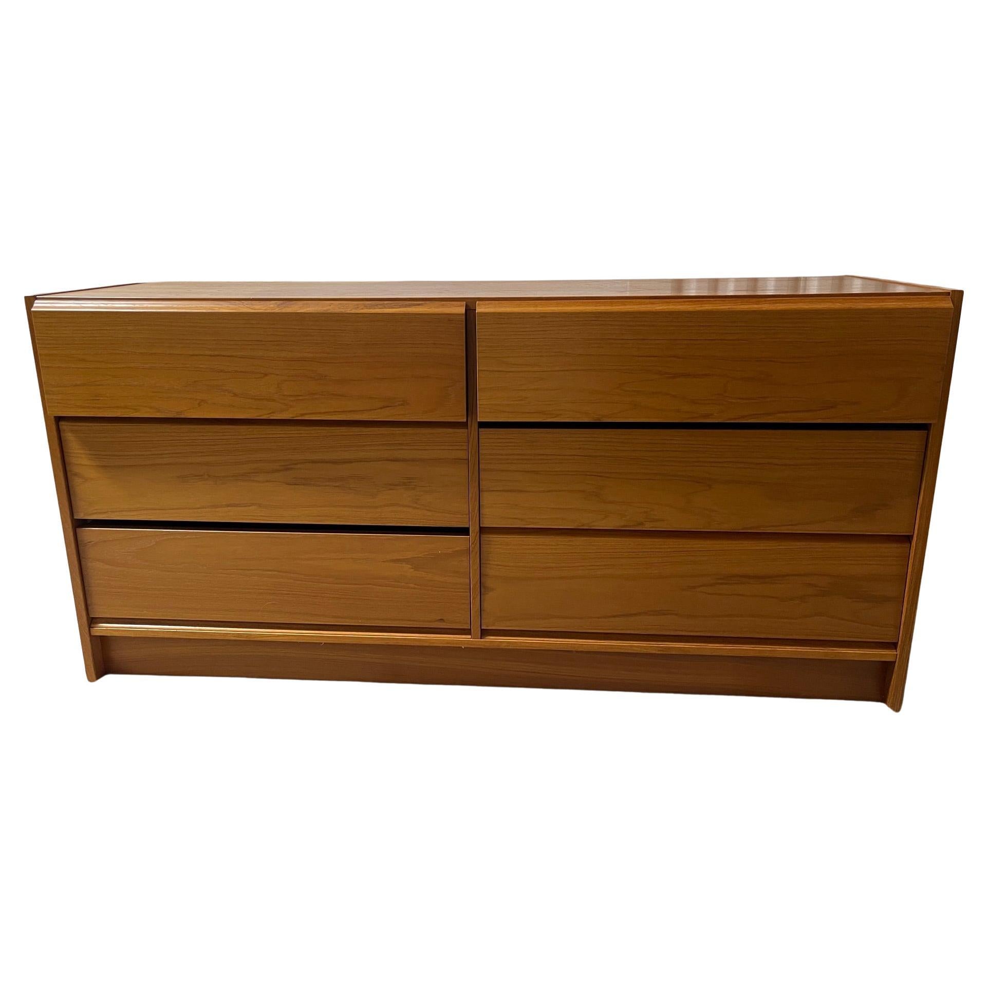 Walnut Six-Drawer Credenza or Cabinet in the Style of Bassett, 20th Century