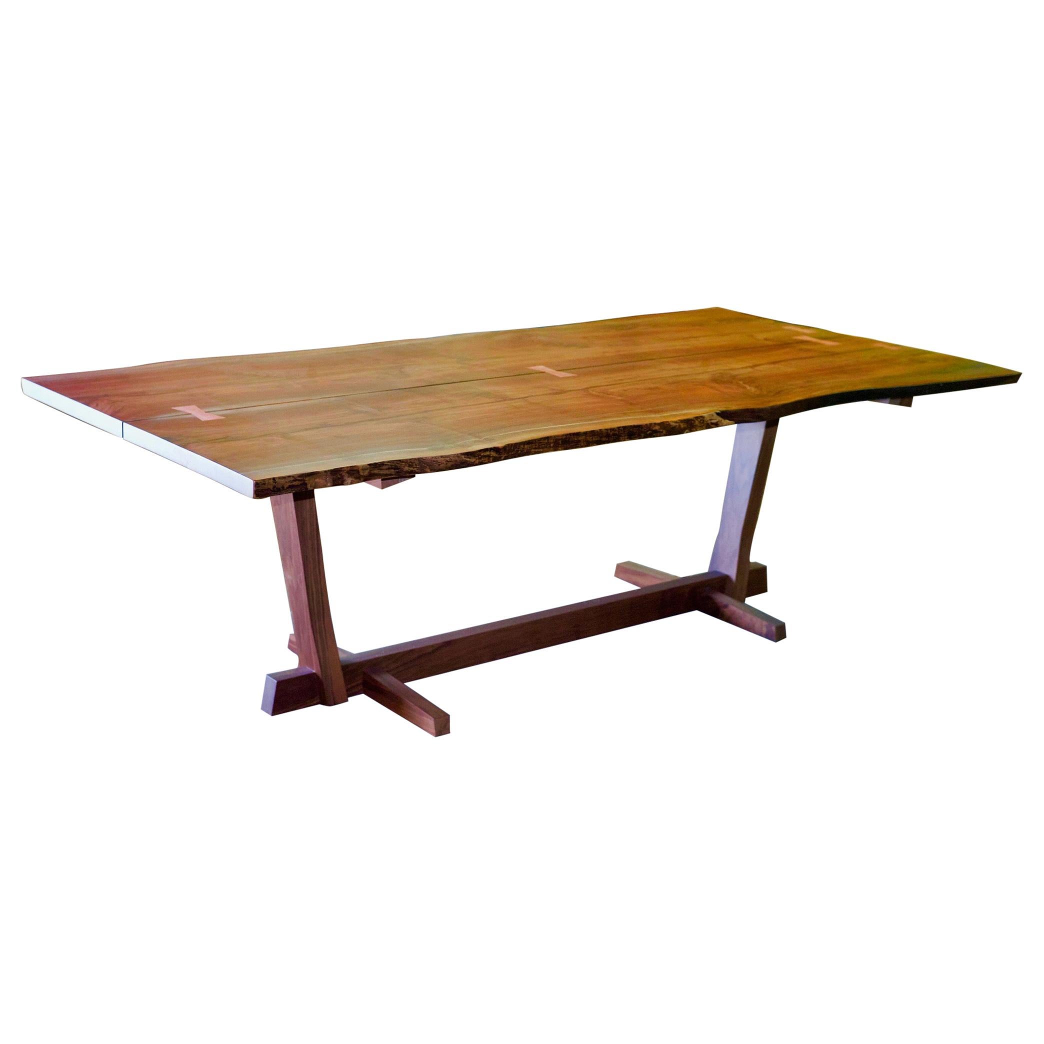 Table de salle à manger à bord vif en noyer sur mesure en vente