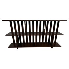 Walnuss Lattenrost 3-stöckiges niedriges Bücherregal (2 verfügbar)