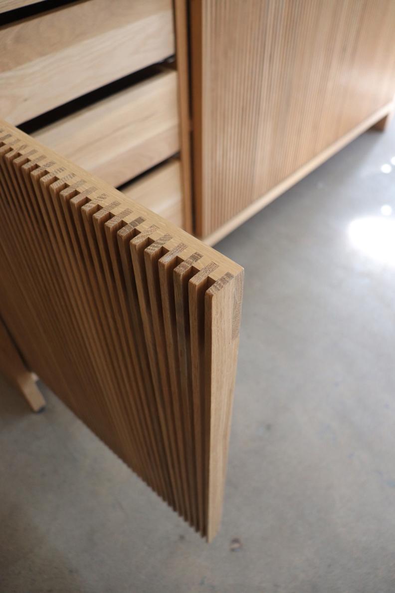 Walnut Slatted Credenza / Sideboard With Record Player Hatch For Sale 2