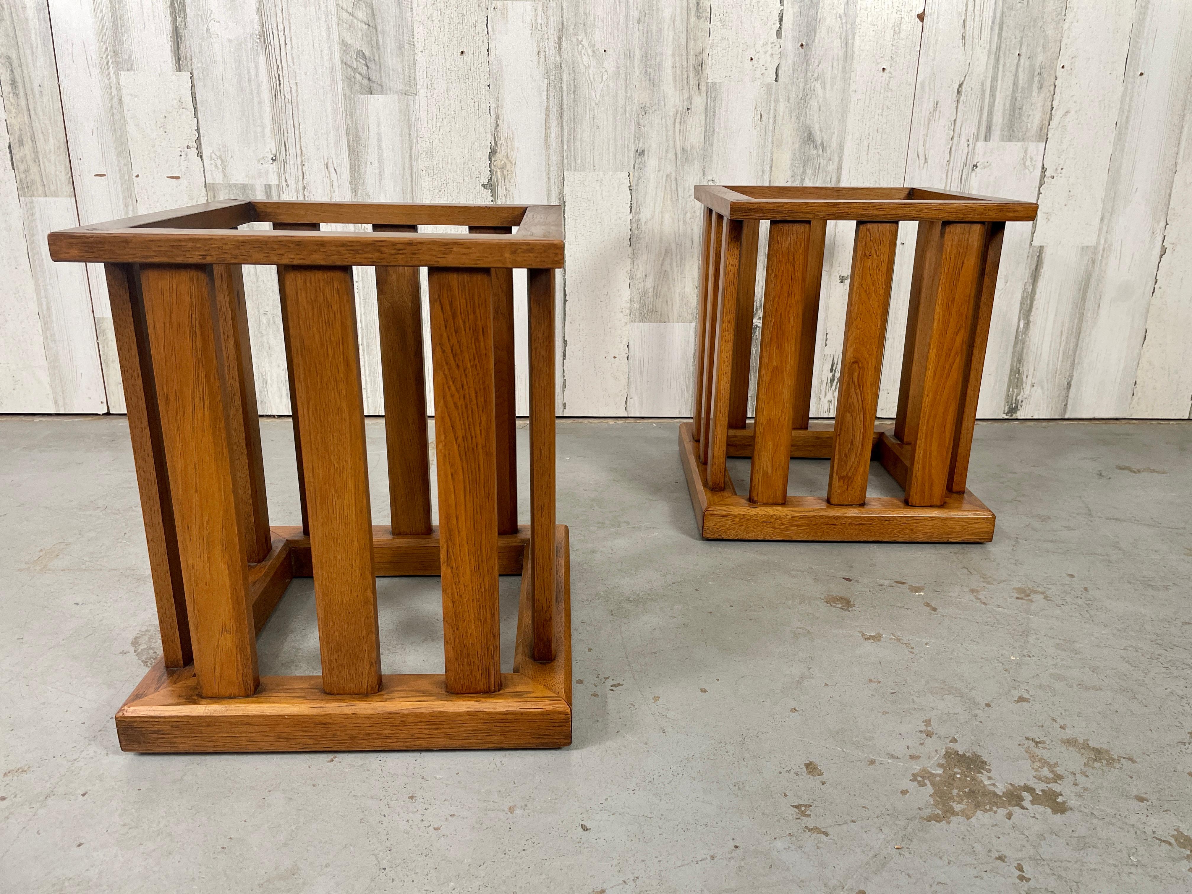 Tables d'appoint en noyer en vente 1