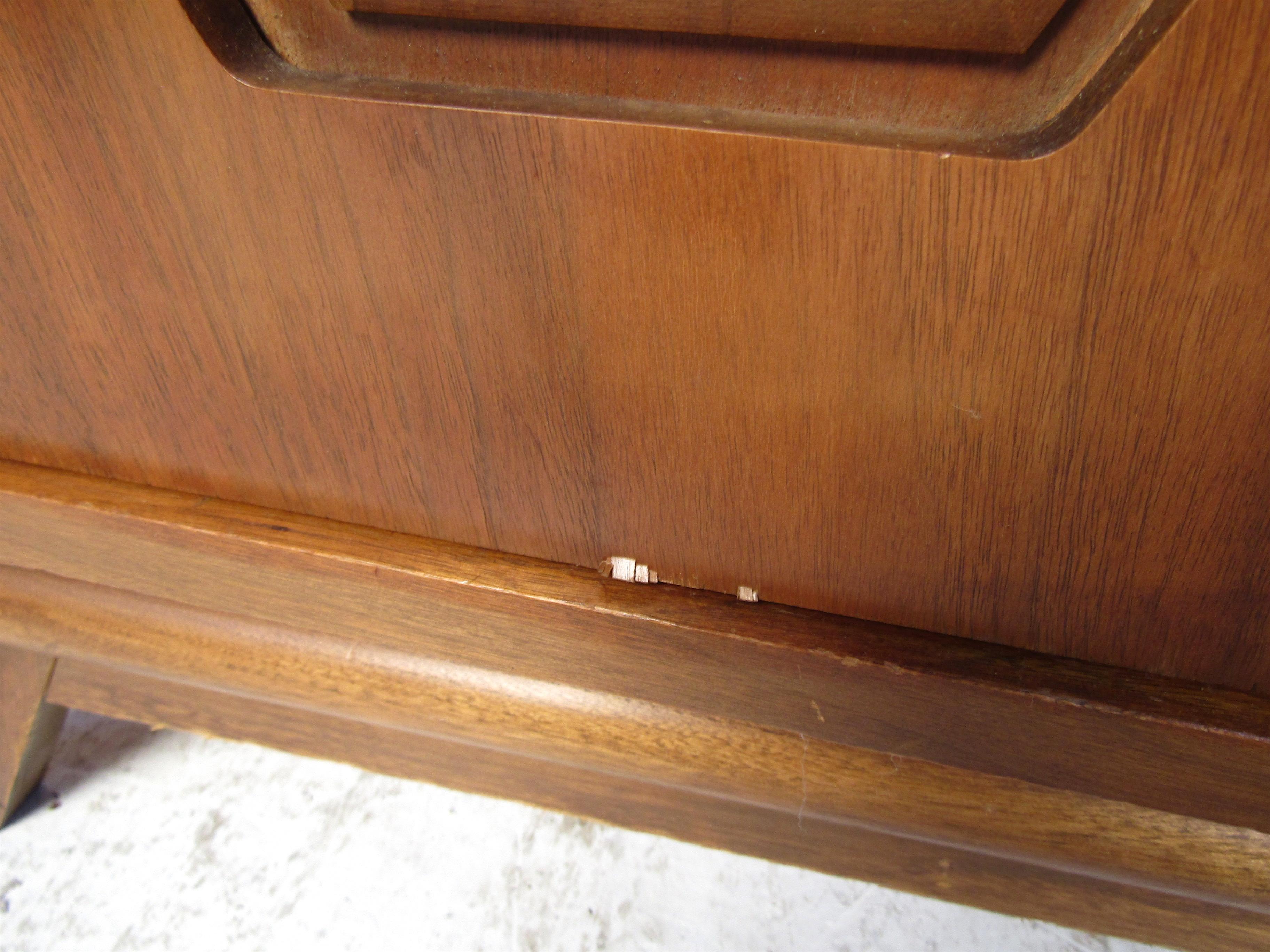 American Vintage Young Manufacturing Walnut & Burl Credenza For Sale