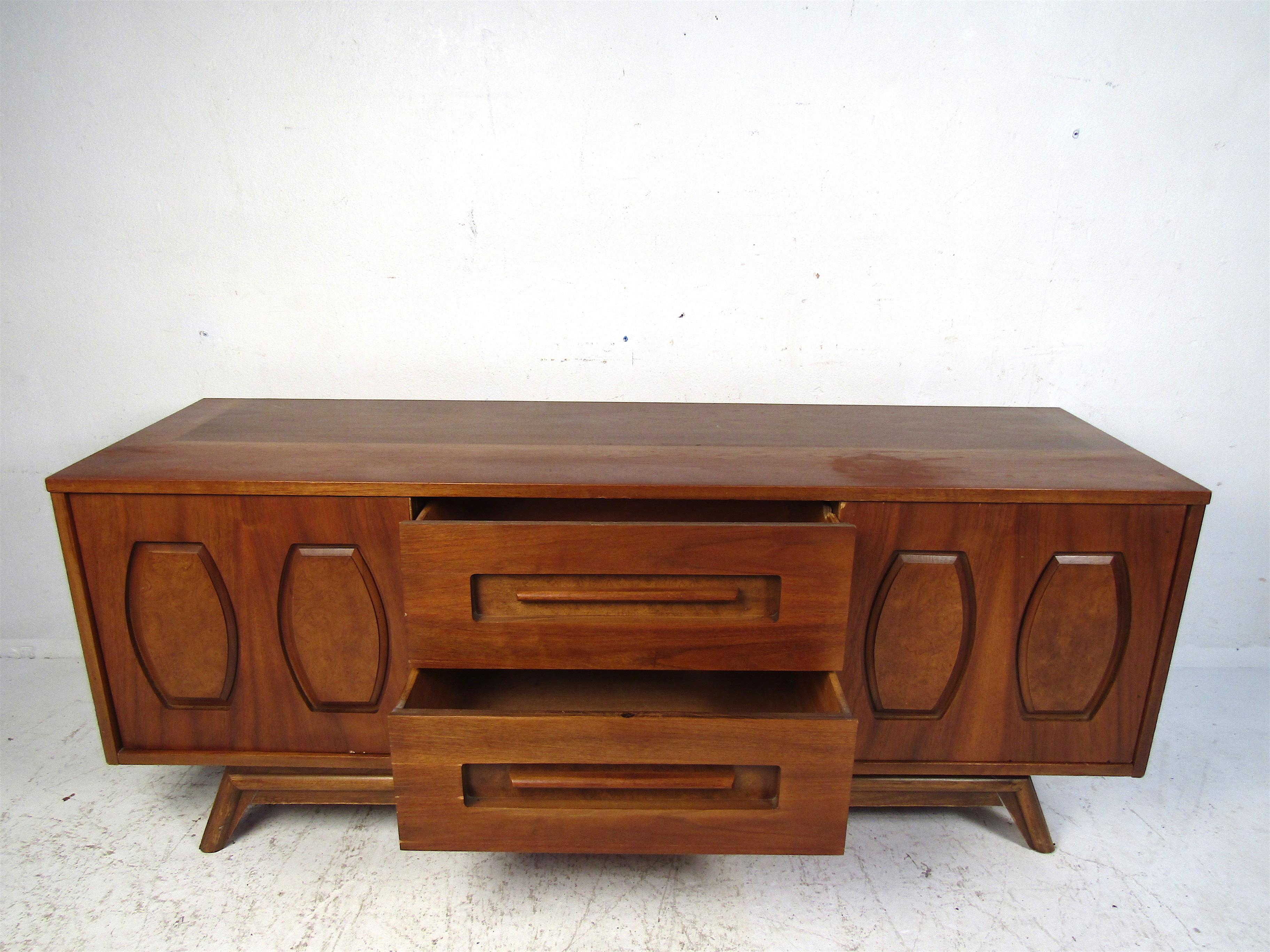Vintage Young Manufacturing Walnut & Burl Credenza In Good Condition For Sale In Brooklyn, NY