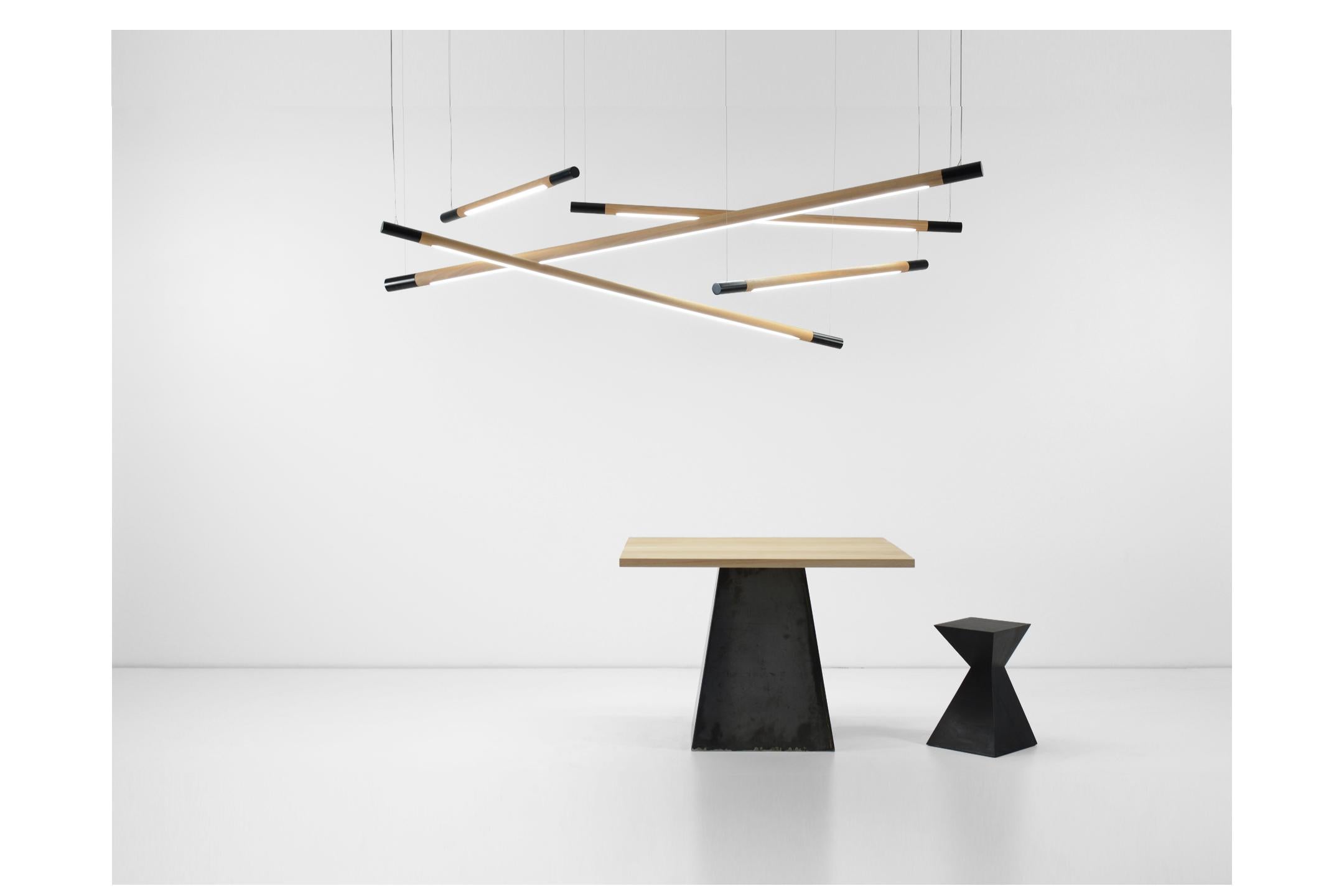 Poudré Petite suspension Up&Up Downs Bennington en noyer par Hollis & Morris en vente