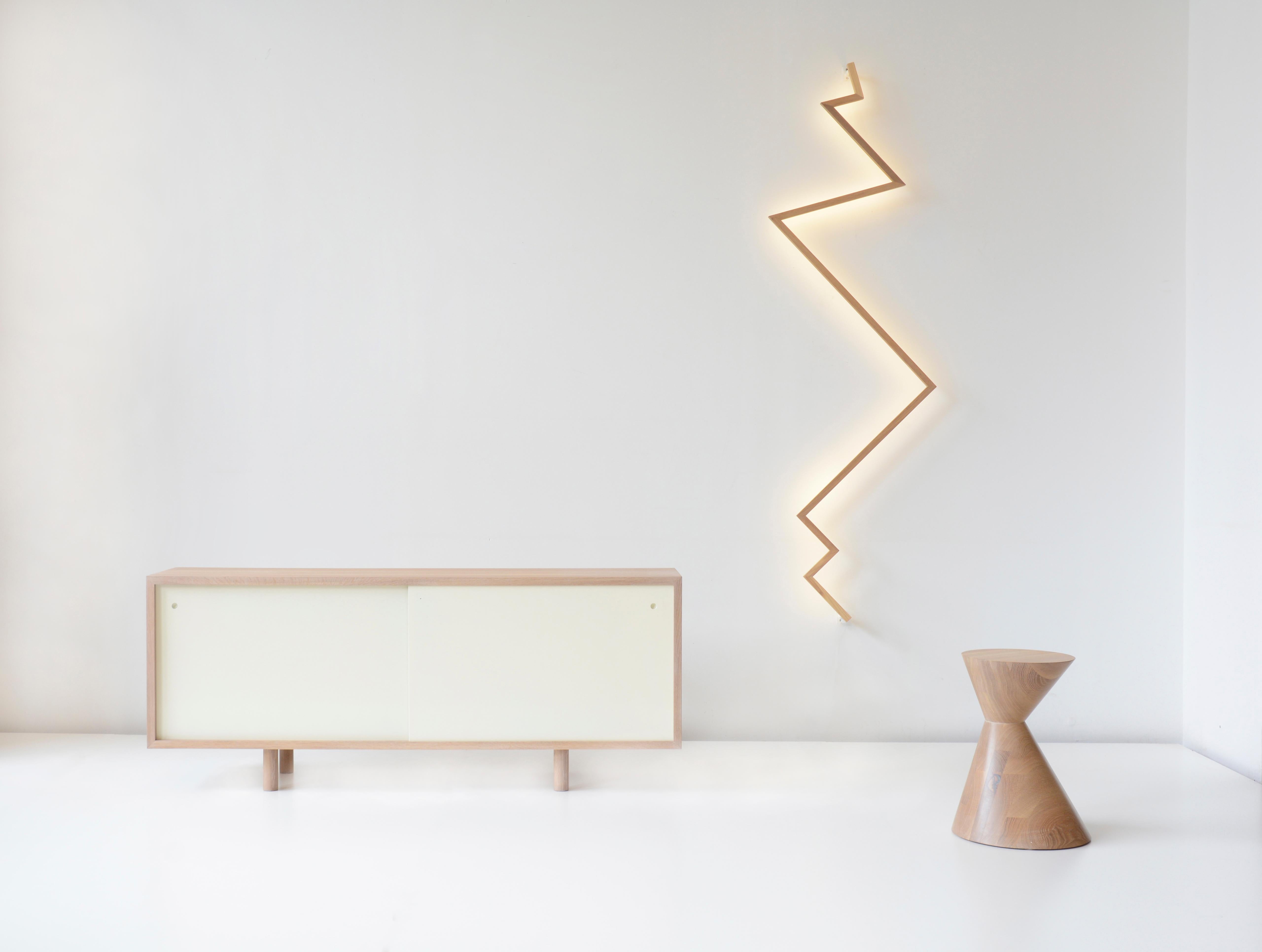 Walnut Small Bolt Sconce, Ciondolo di Hollis & Morris in vendita 6
