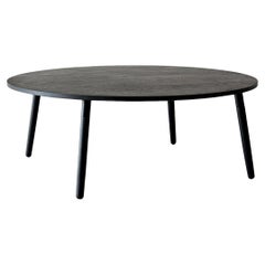 Mesa baja Crescenttown pequeña de nogal by Hollis & Morris