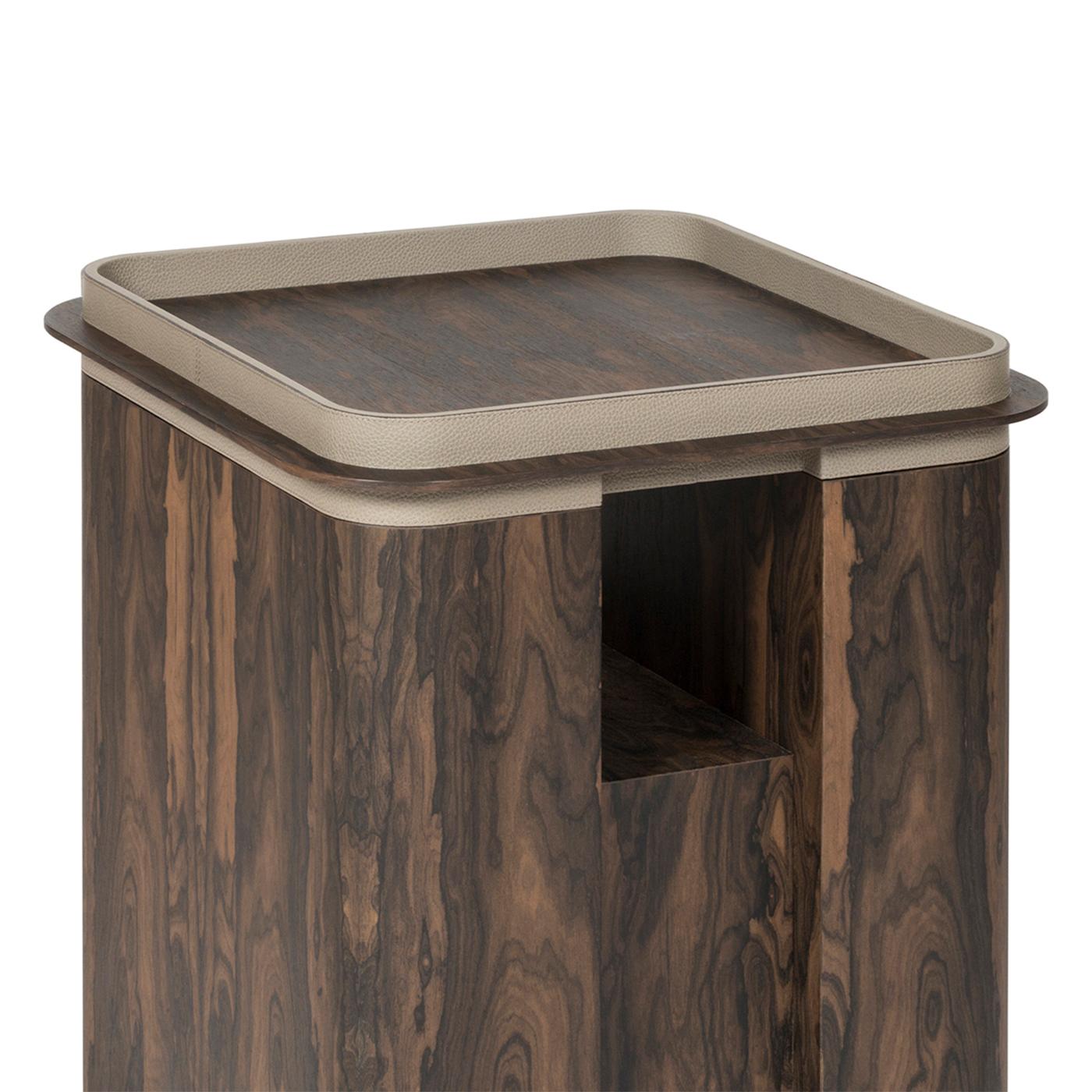 Side table walnut smart high with structure
In solid walnut wood. With walnut top surrounded 
With genuine beige leather.