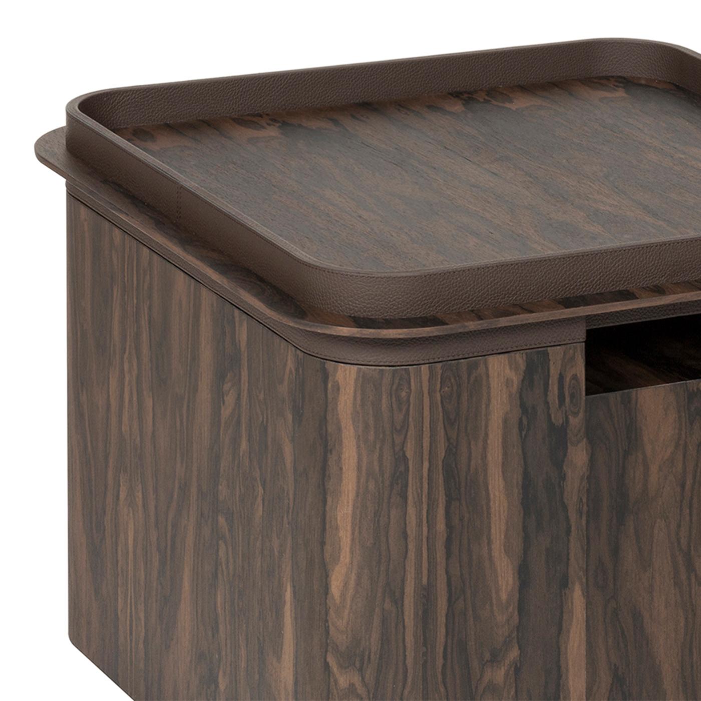 Side table walnut smart with structure
in solid walnut wood. With walnut top surrounded 
with genuine brown leather.