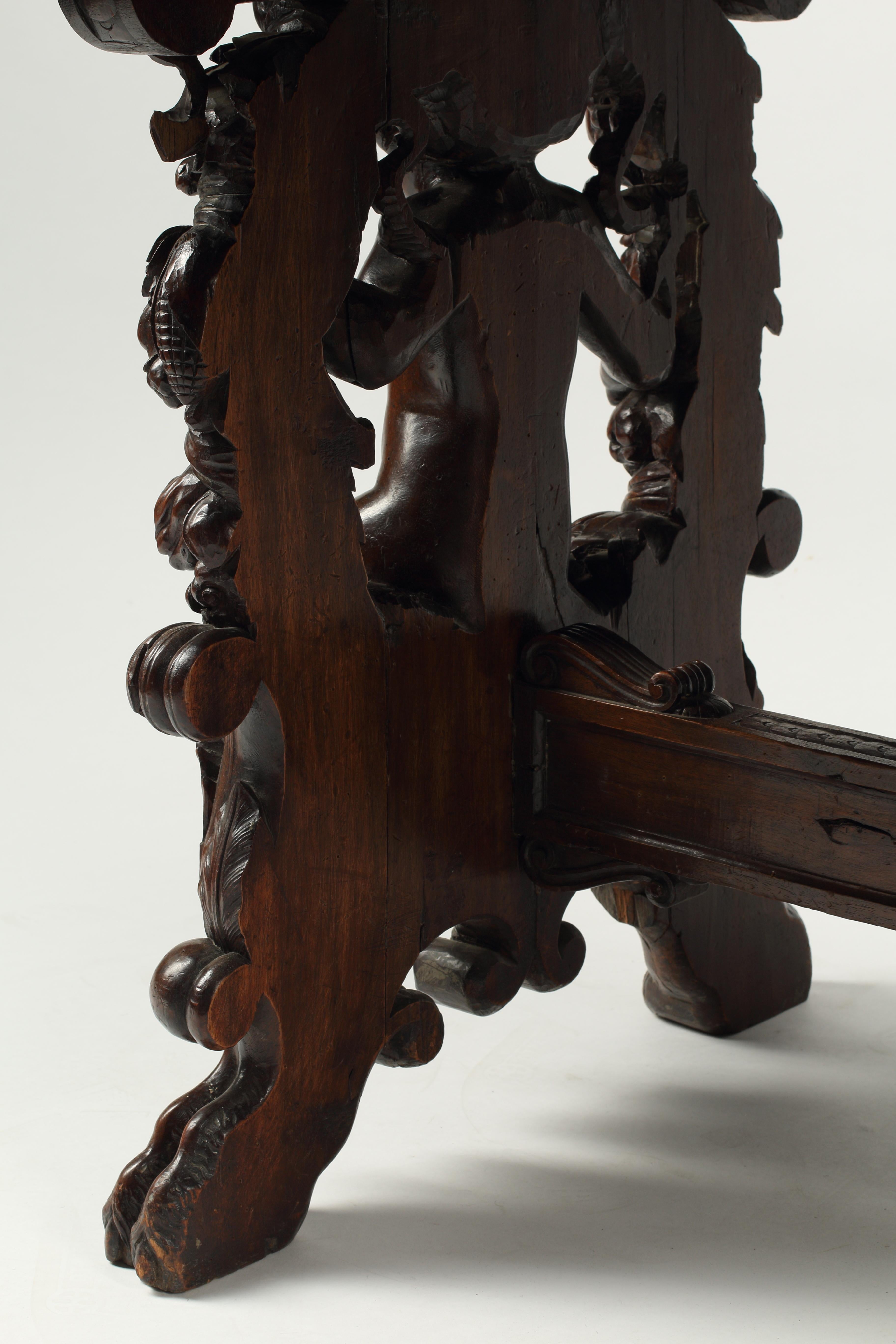 Walnut Spanish Trestle Table, 18th-19th Century In Good Condition For Sale In El Monte, CA