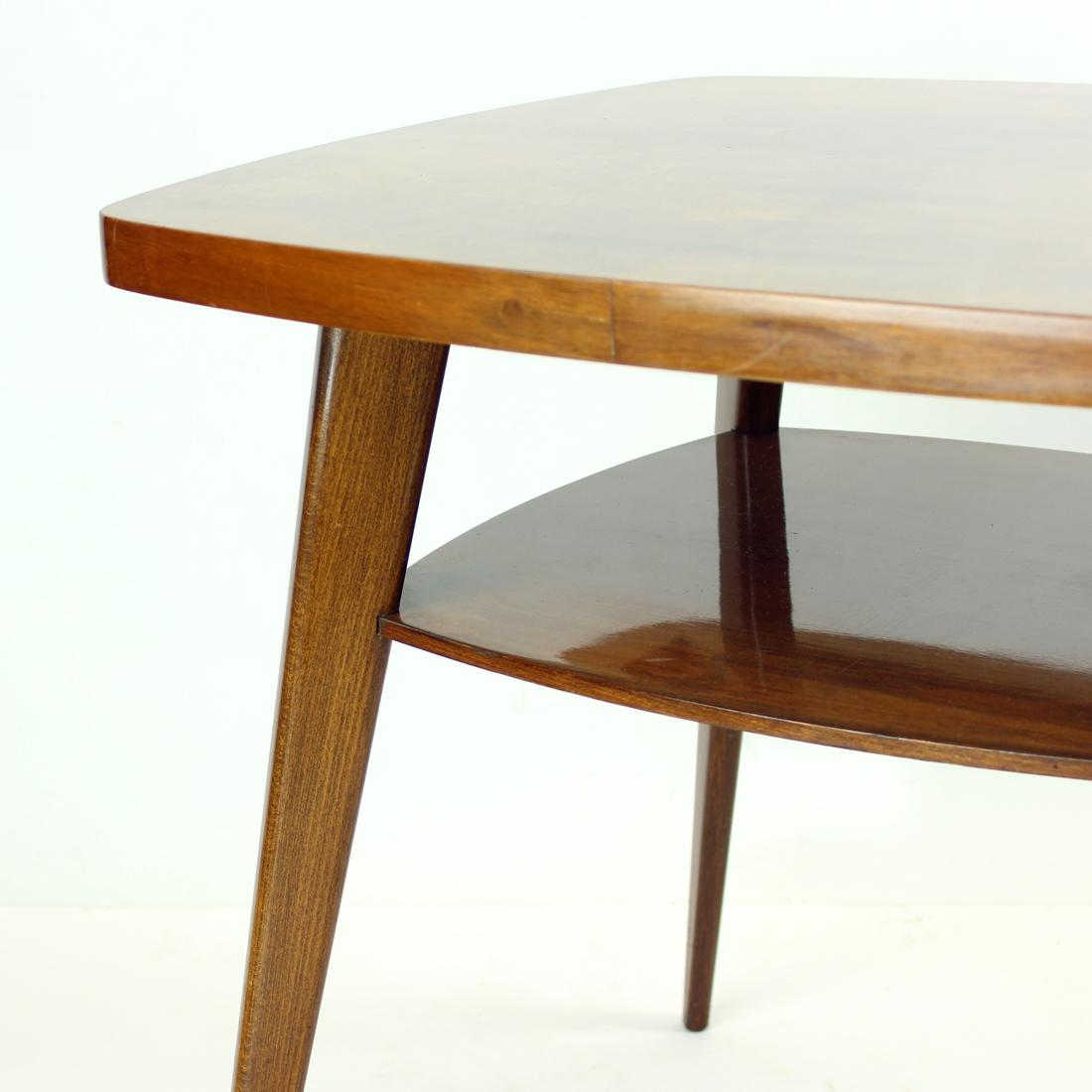 Walnut Spider Coffee Table by Mier, 1960s For Sale 3