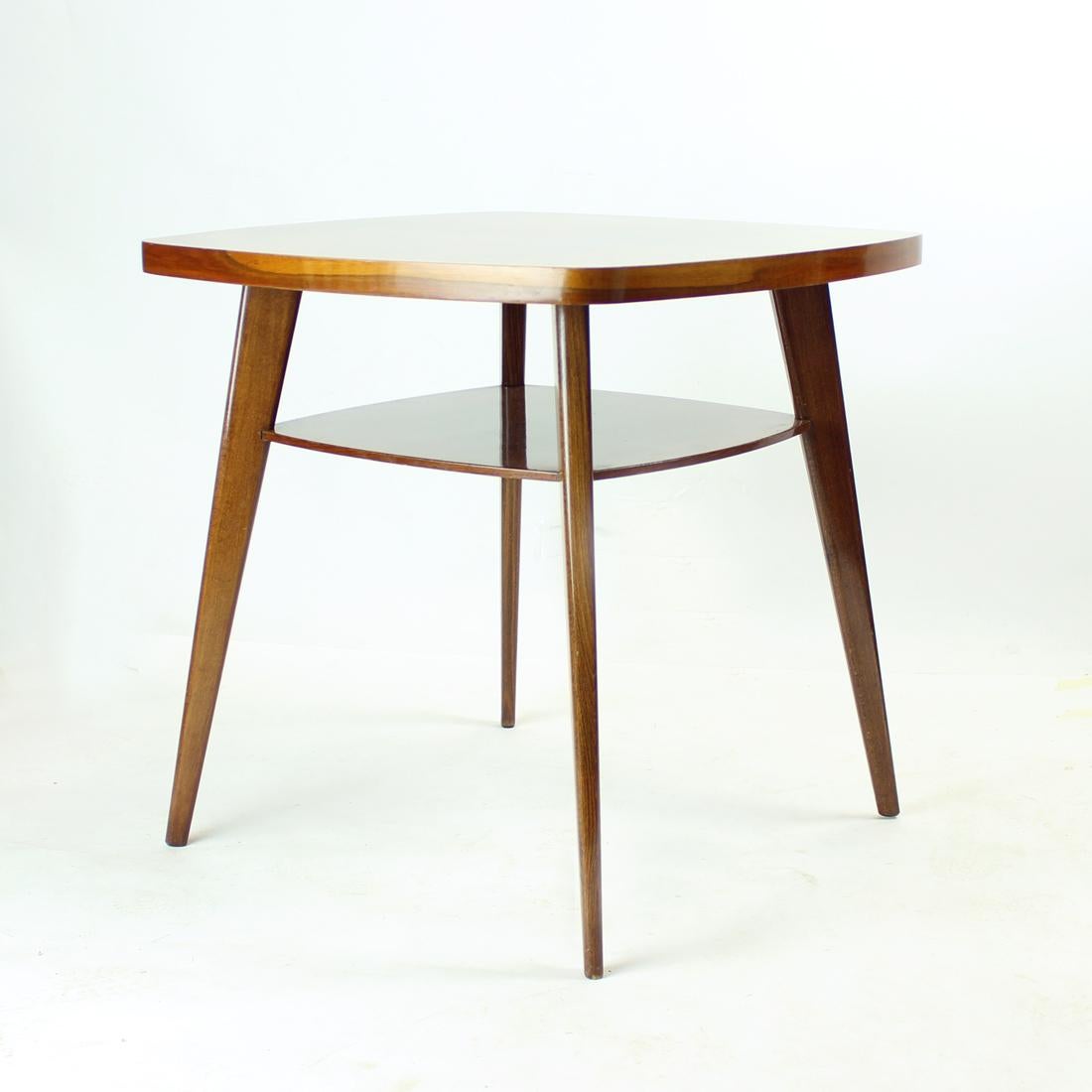 Walnut Spider Coffee Table by Mier, 1960s For Sale 4