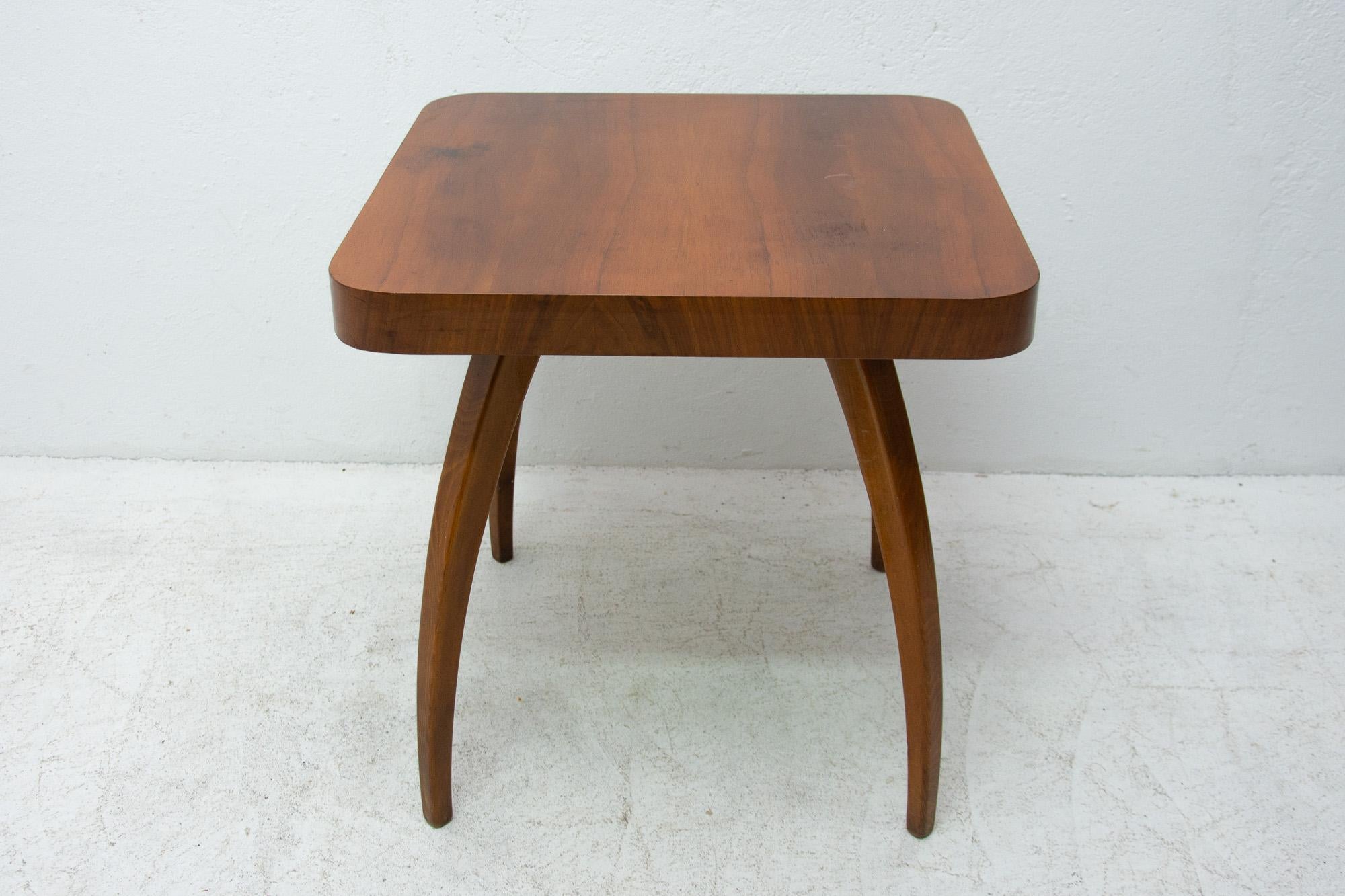 Art Deco Walnut Spider Table H-259 by Jindrich Halabala, 1950s, Czechoslovakia For Sale