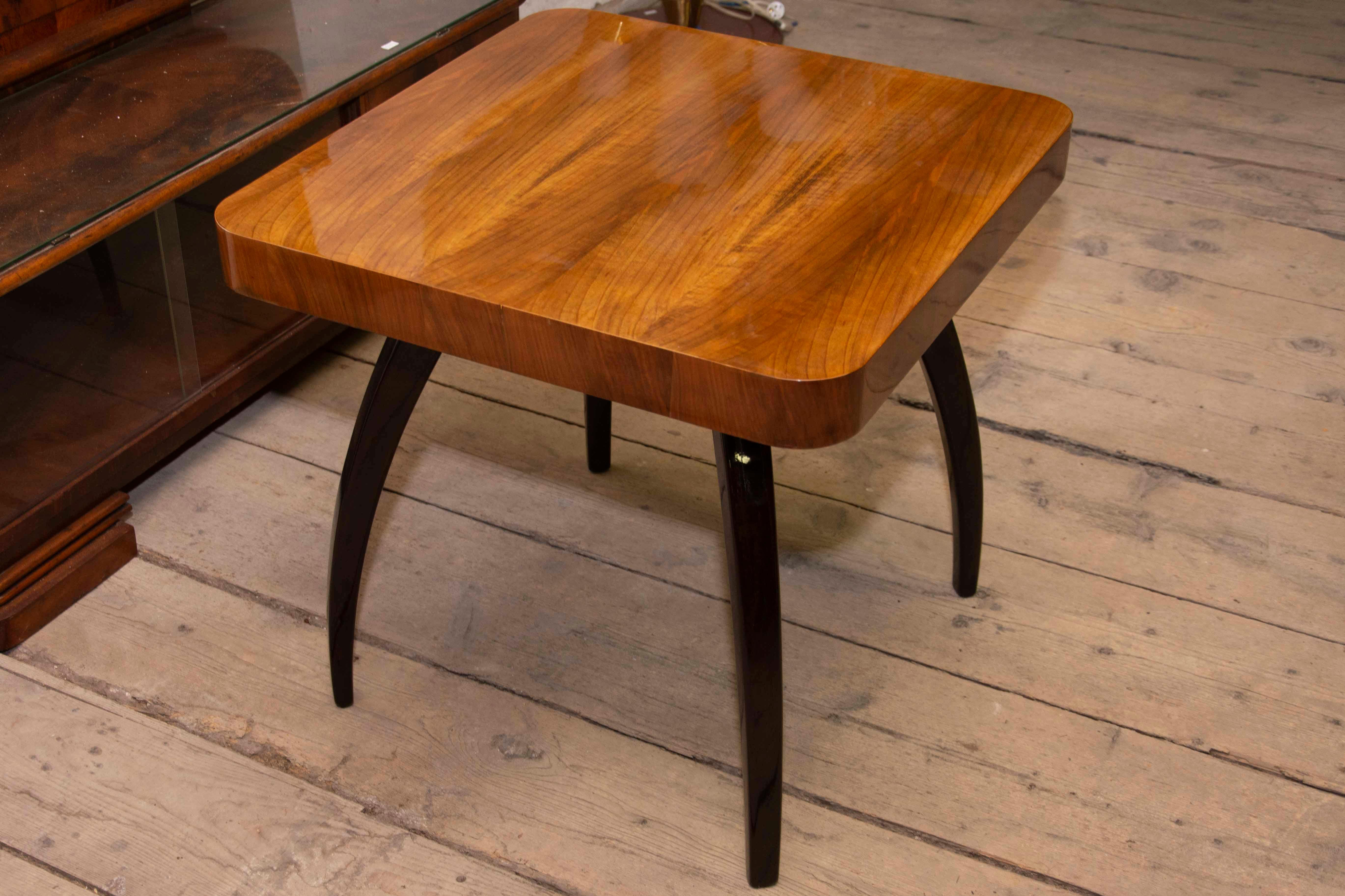 Walnut Spider Table H-259 by Jindrich Halabala, 1950s, Czechoslovakia In Excellent Condition For Sale In Prague 8, CZ
