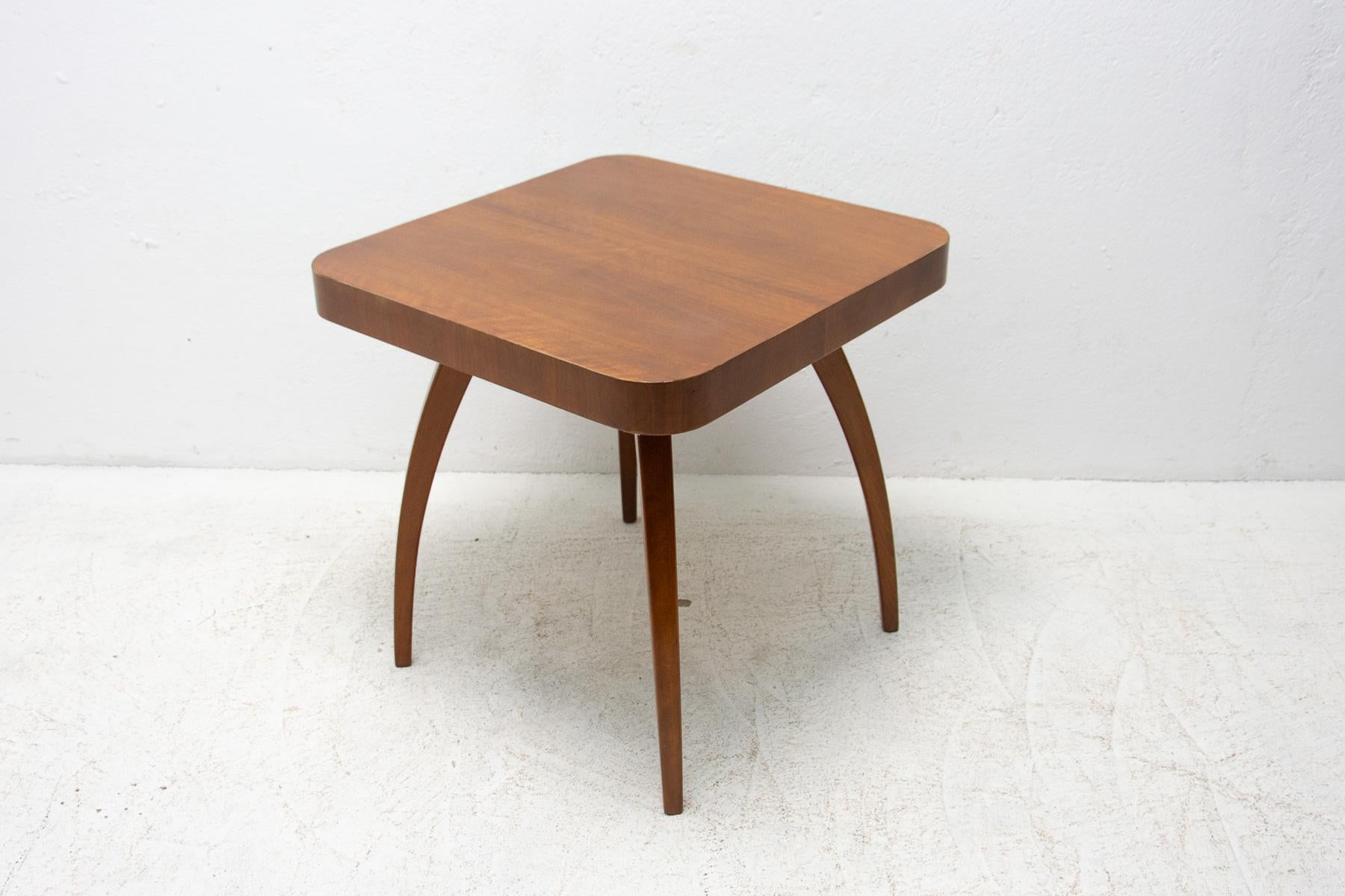 20th Century Walnut Spider Table H-259 by Jindrich Halabala, 1950s, Czechoslovakia For Sale