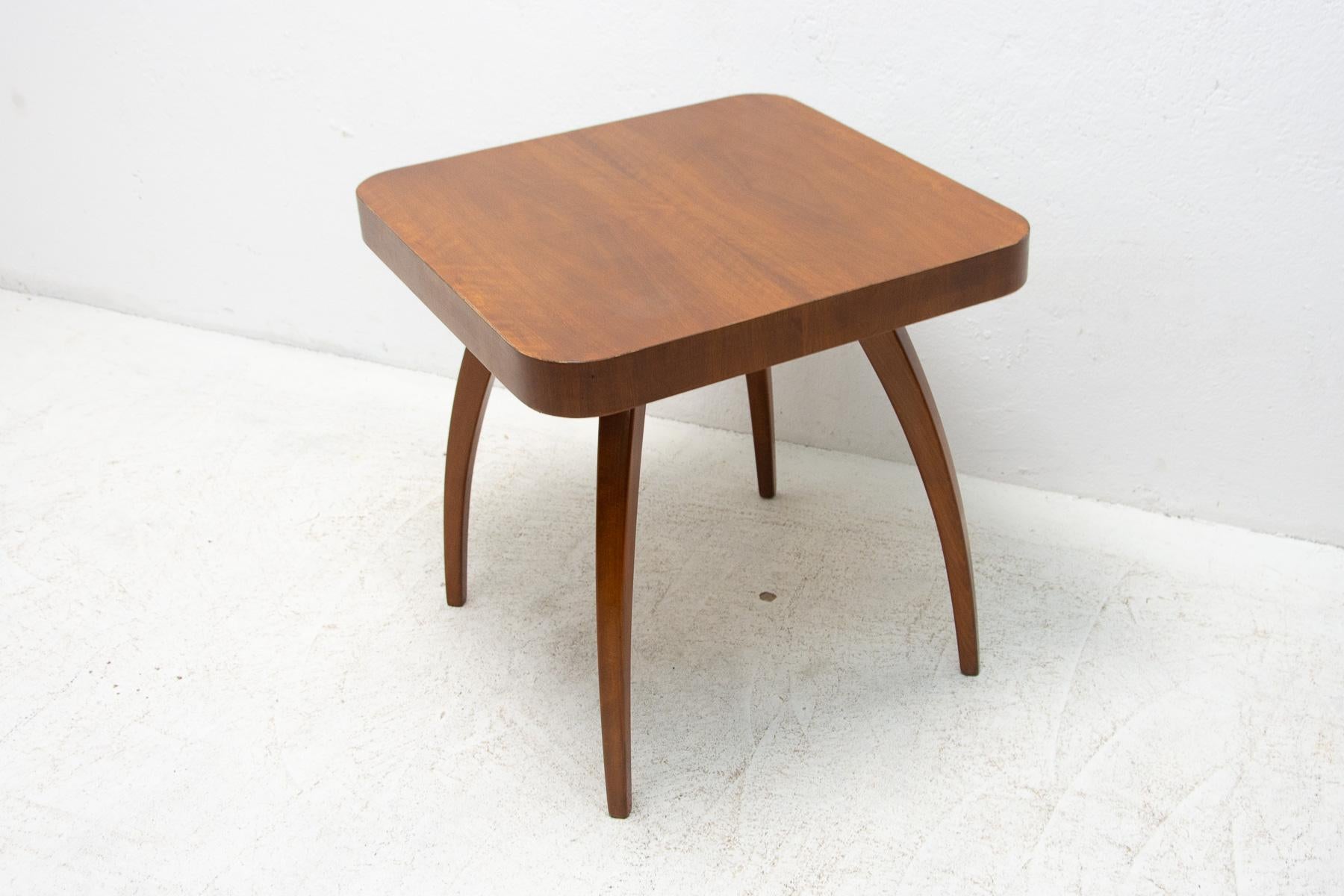 Bentwood Walnut Spider Table H-259 by Jindrich Halabala, 1950s, Czechoslovakia For Sale