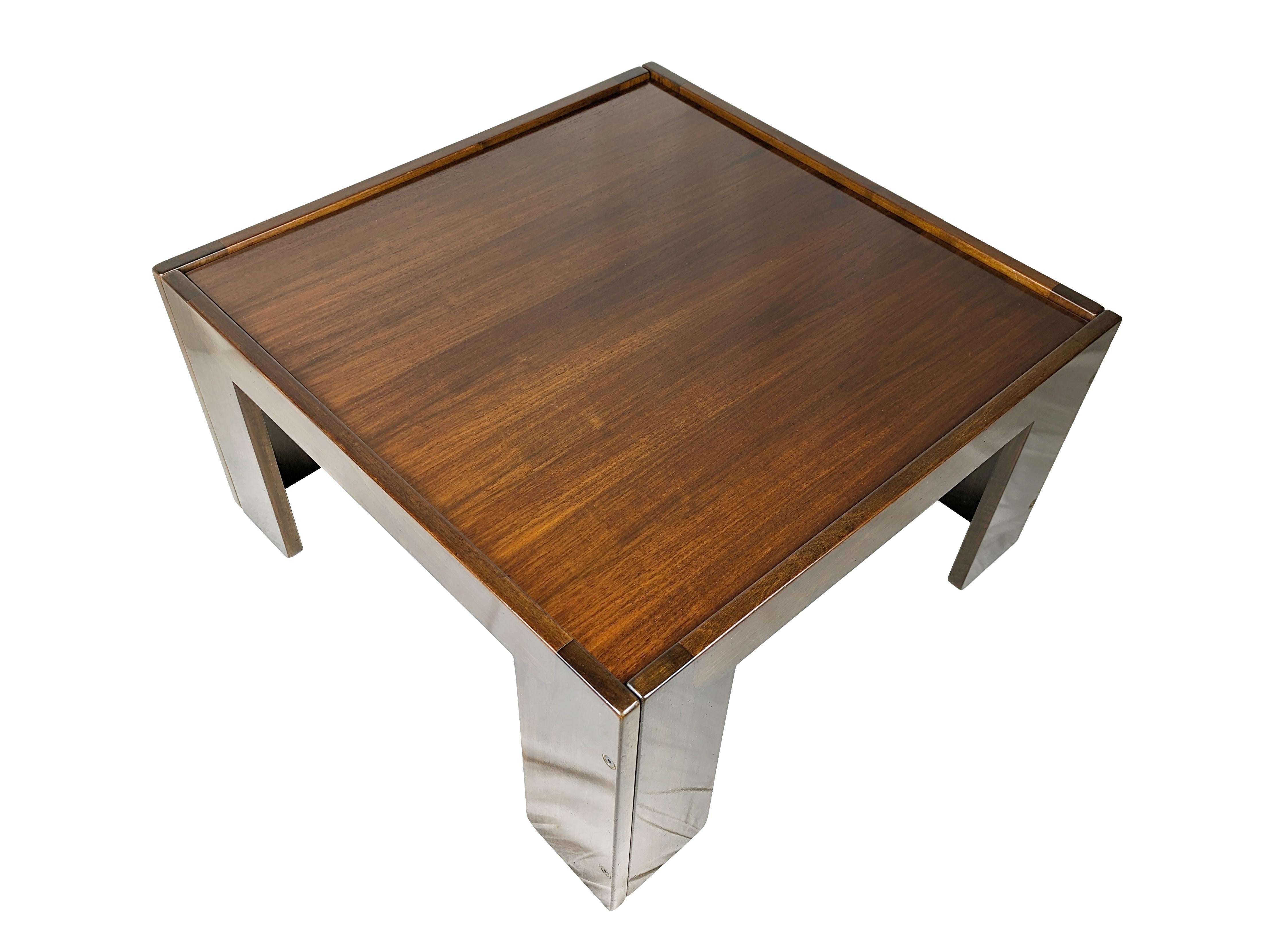 Mid-20th Century Walnut square coffee table by Afra & Tobia Scarpa for Cassina, 1960s For Sale