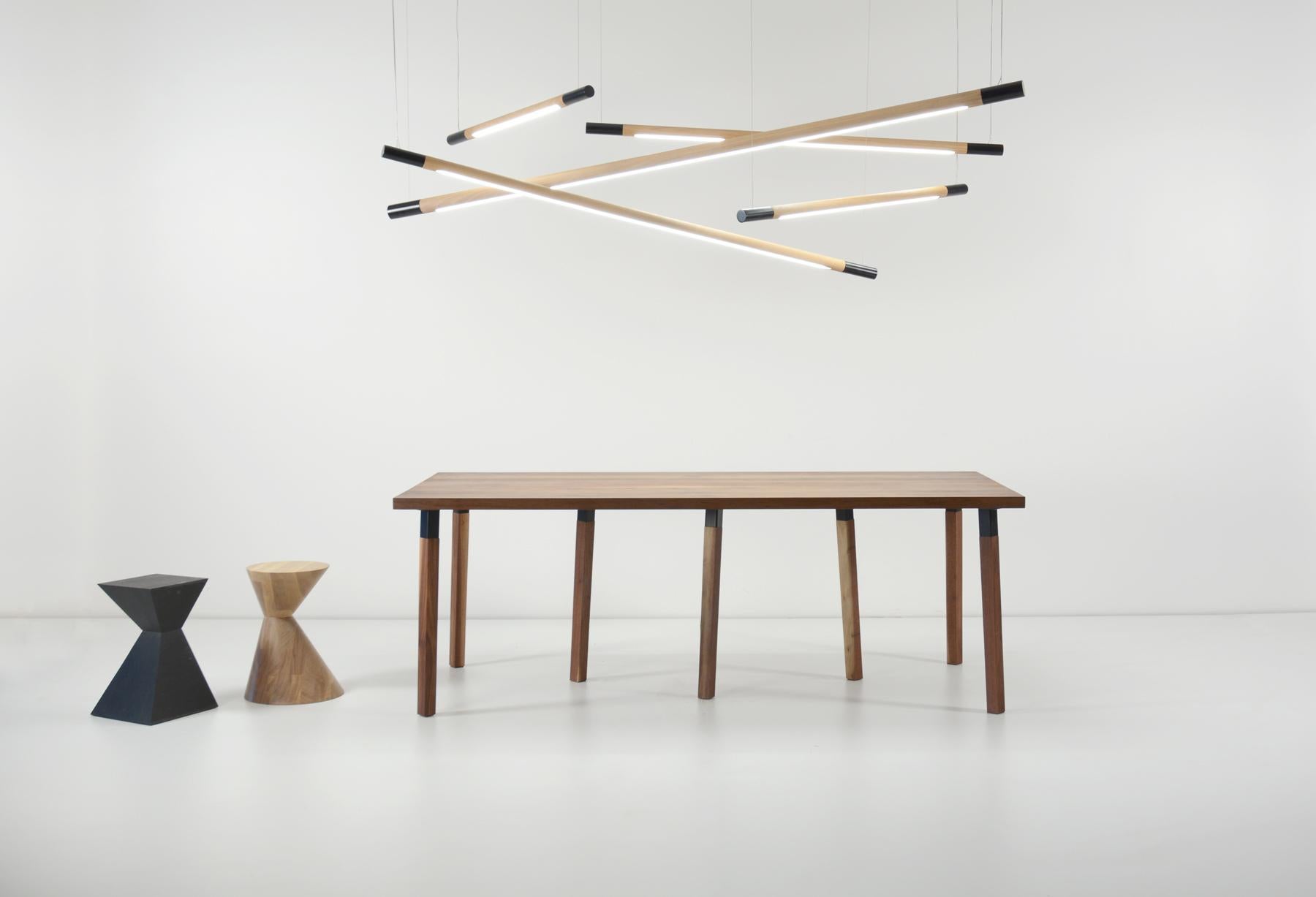 Tabouret et table d'appoint Squaretown en noyer par Hollis & Morris Neuf - En vente à Geneve, CH