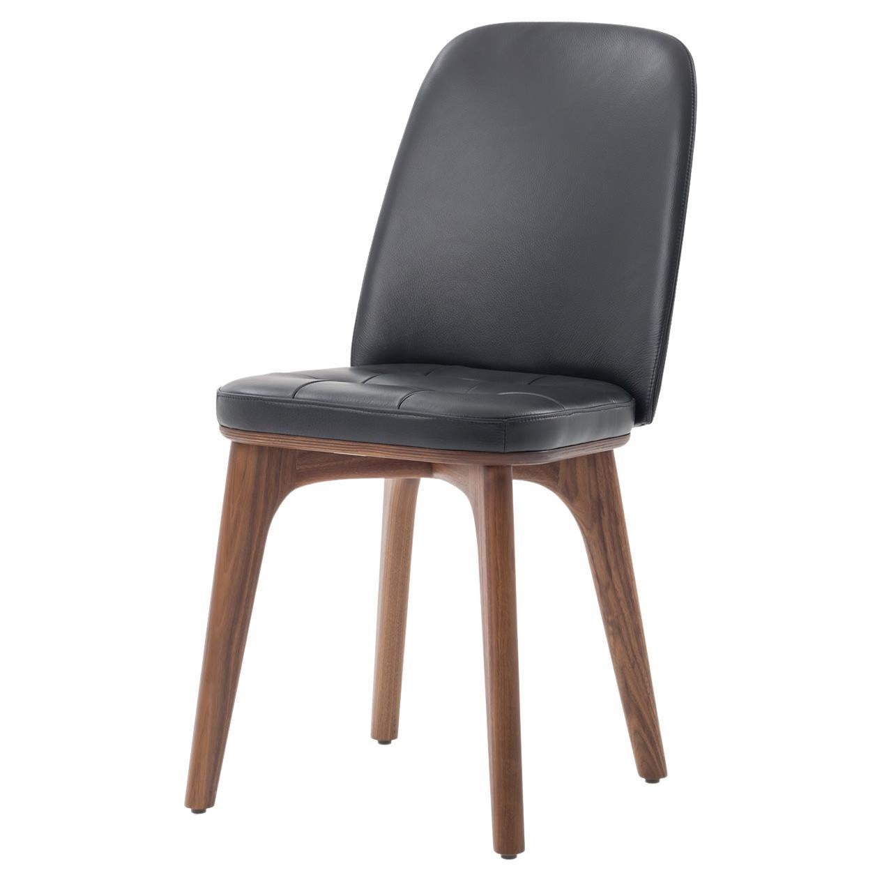 Chaise à dossier haut en frêne teinté et cuir noir d'entretien, utilité