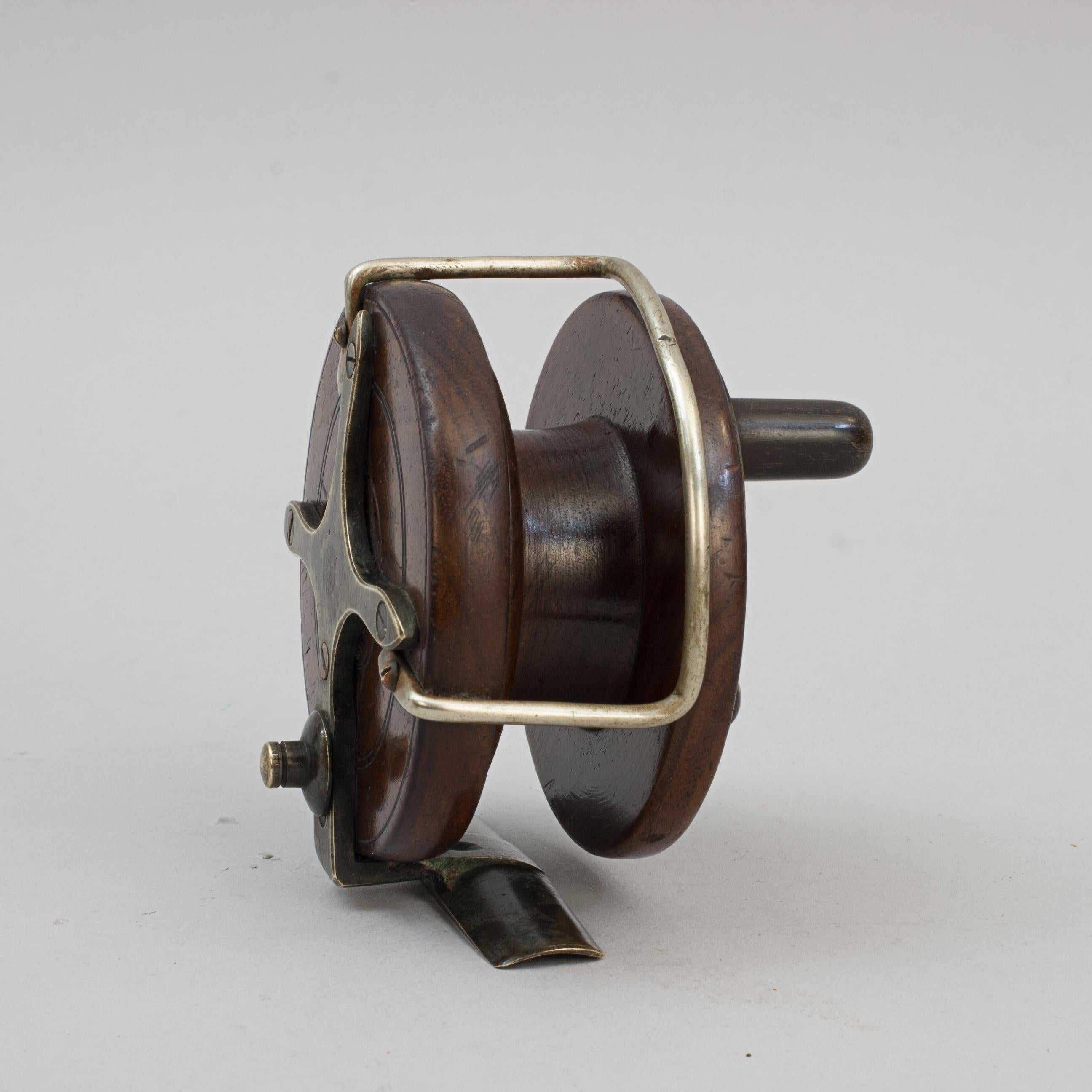 Walnut Starback Fishing Reel In Good Condition In Oxfordshire, GB