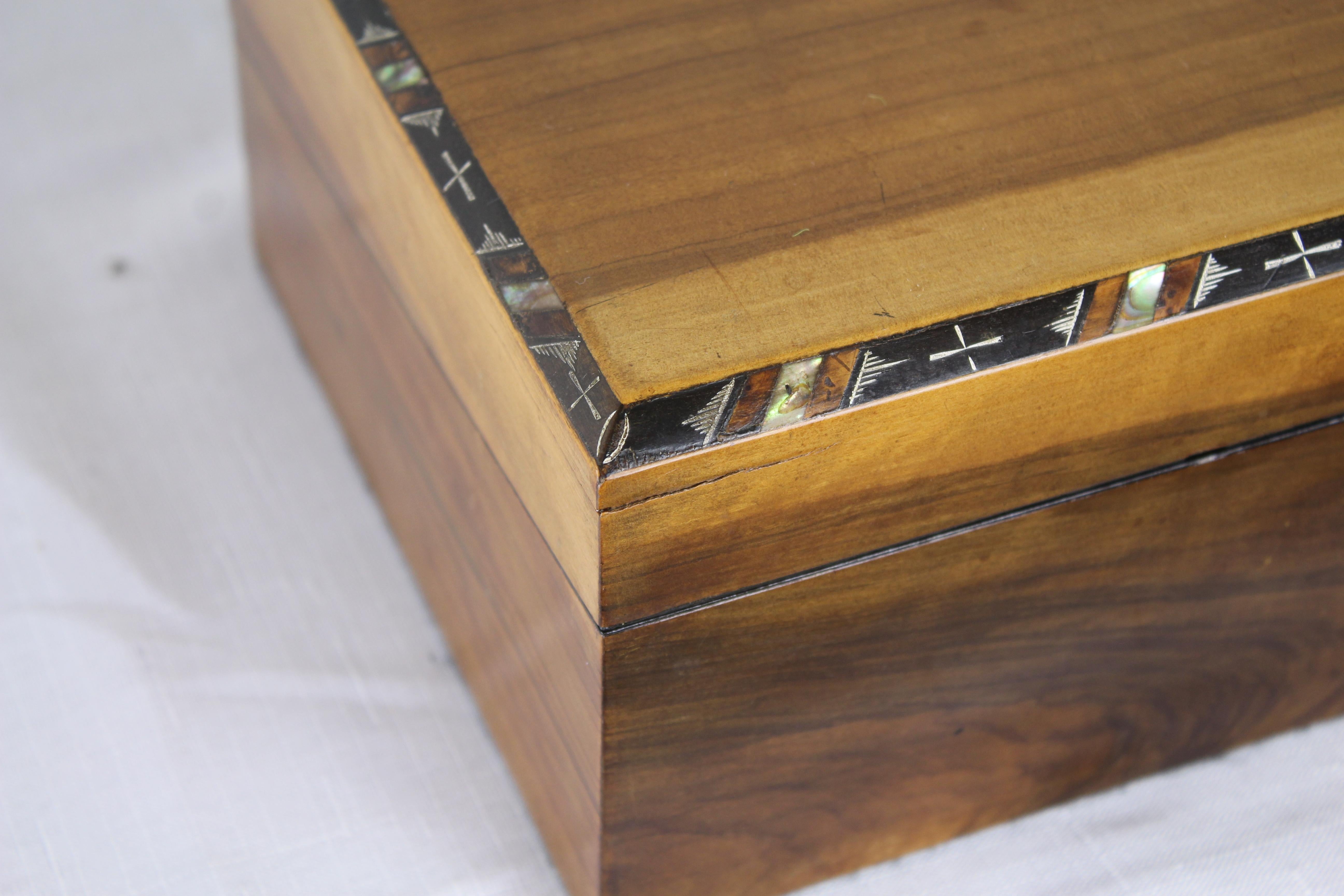 Walnut Stationary Box Inlaid with Ebony and Mother-of-Pearl In Good Condition For Sale In Port Chester, NY