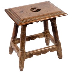 Walnut stool. Baroque, 17th century.