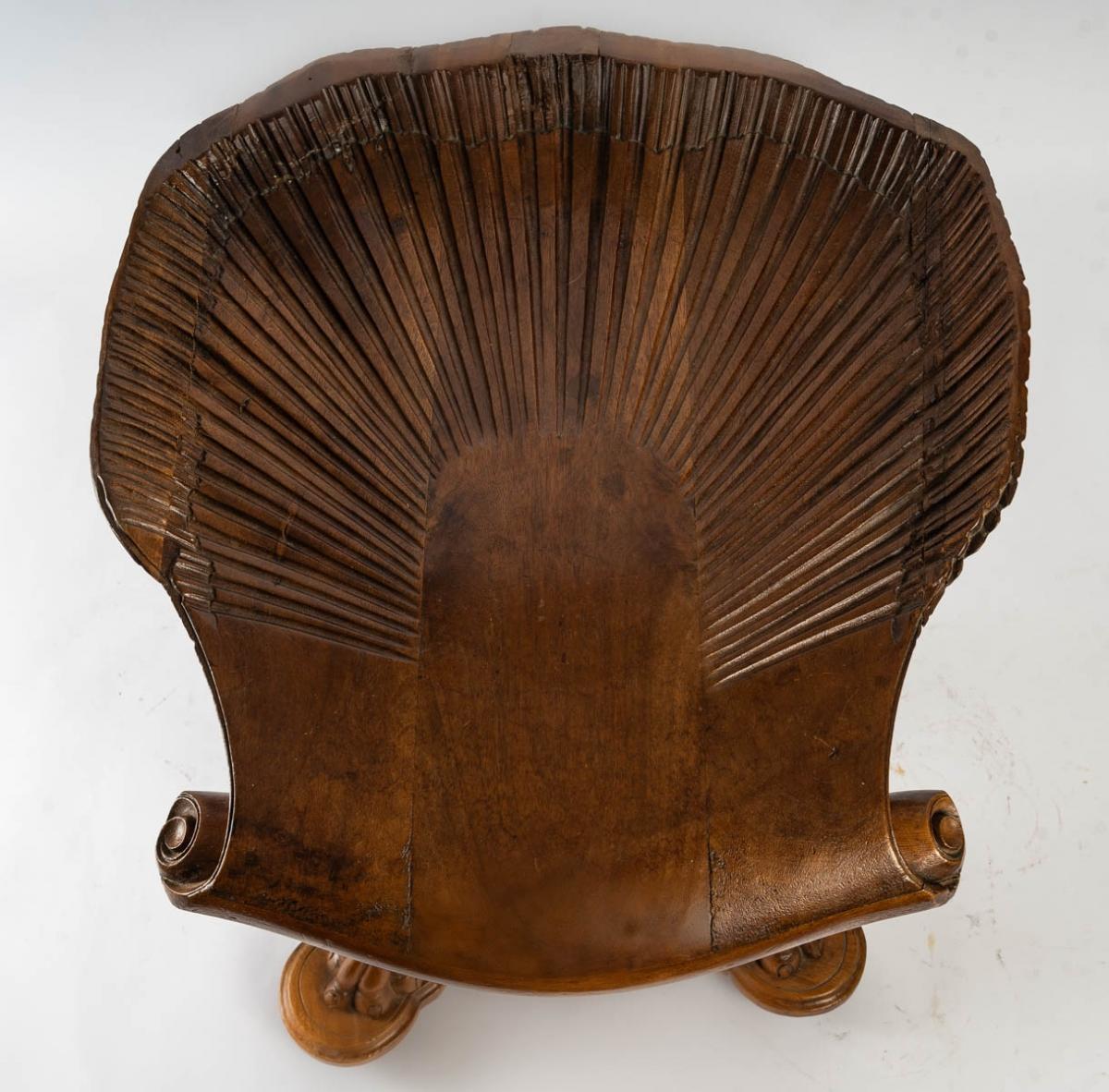 Walnut stool, Louis XV style
Magnificent walnut 