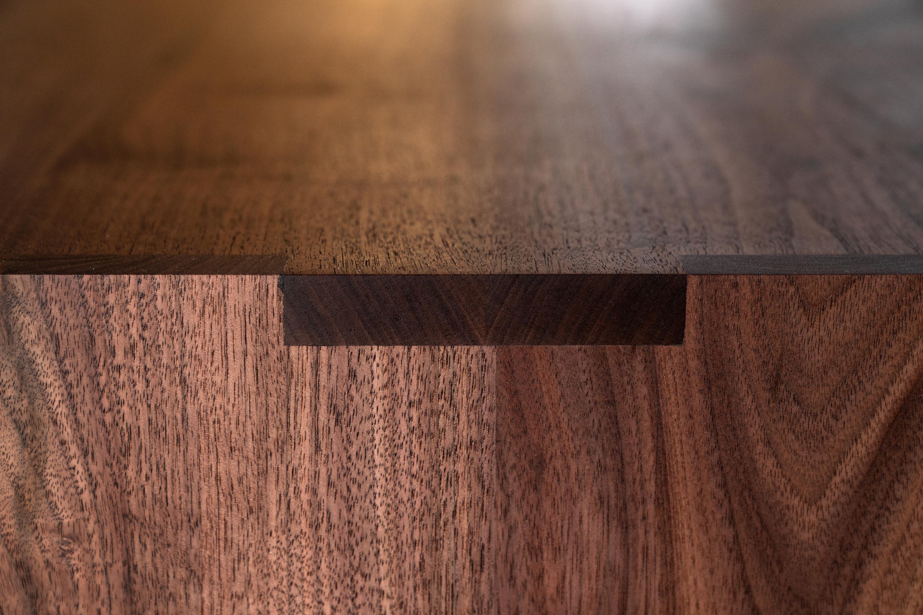 Credenza para discos de vinilo Madera de nogal con base de acero negro Acero en venta