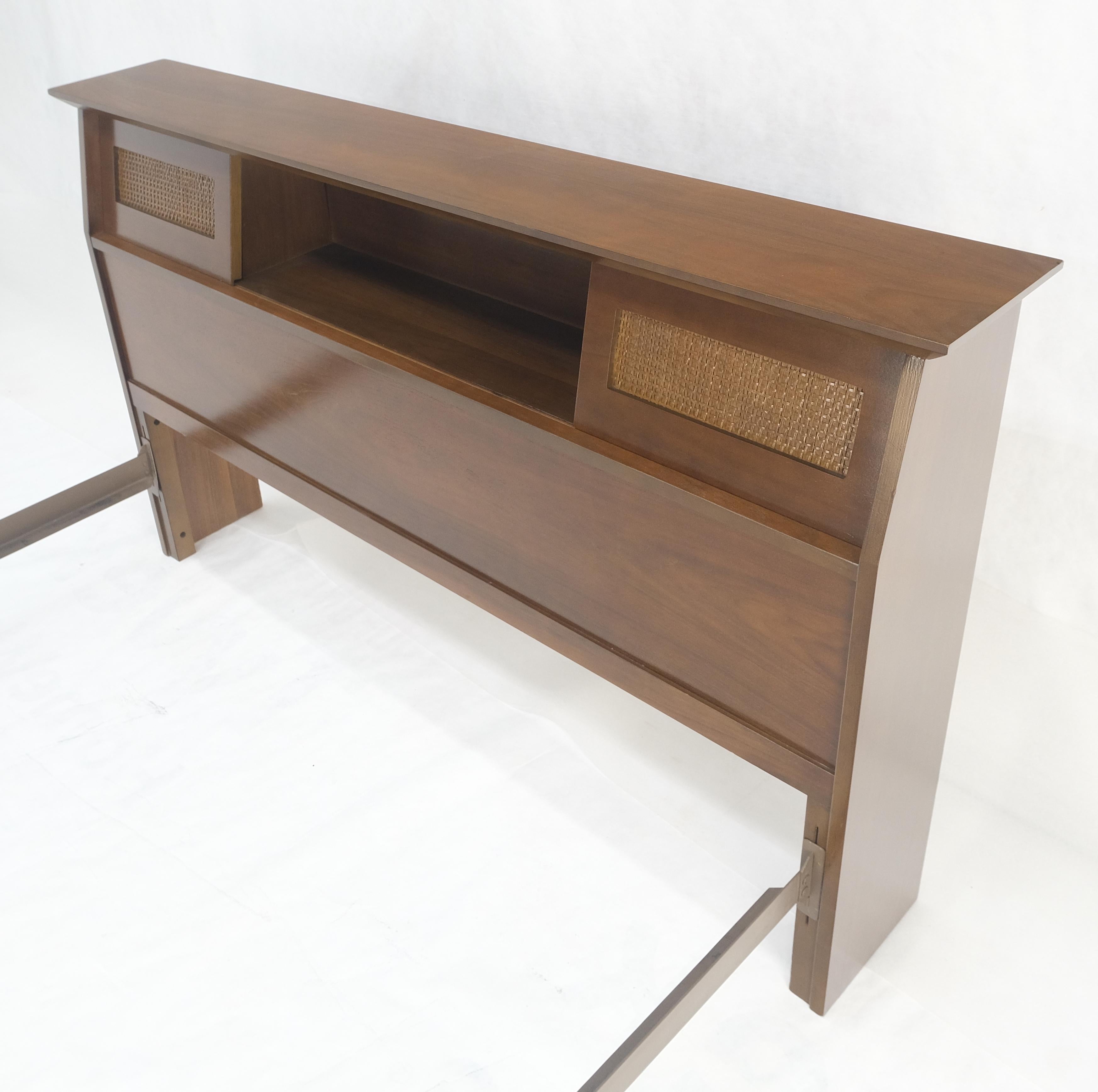 Nussbaum Ablagefach Keil Form Kopfteil Queen Size Bett w / Schienen MINT im Angebot 11
