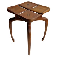 Studio Craft Beistelltisch aus Nussbaumholz, 1970er Jahre, handwerklicher Holzarbeiter, signiert