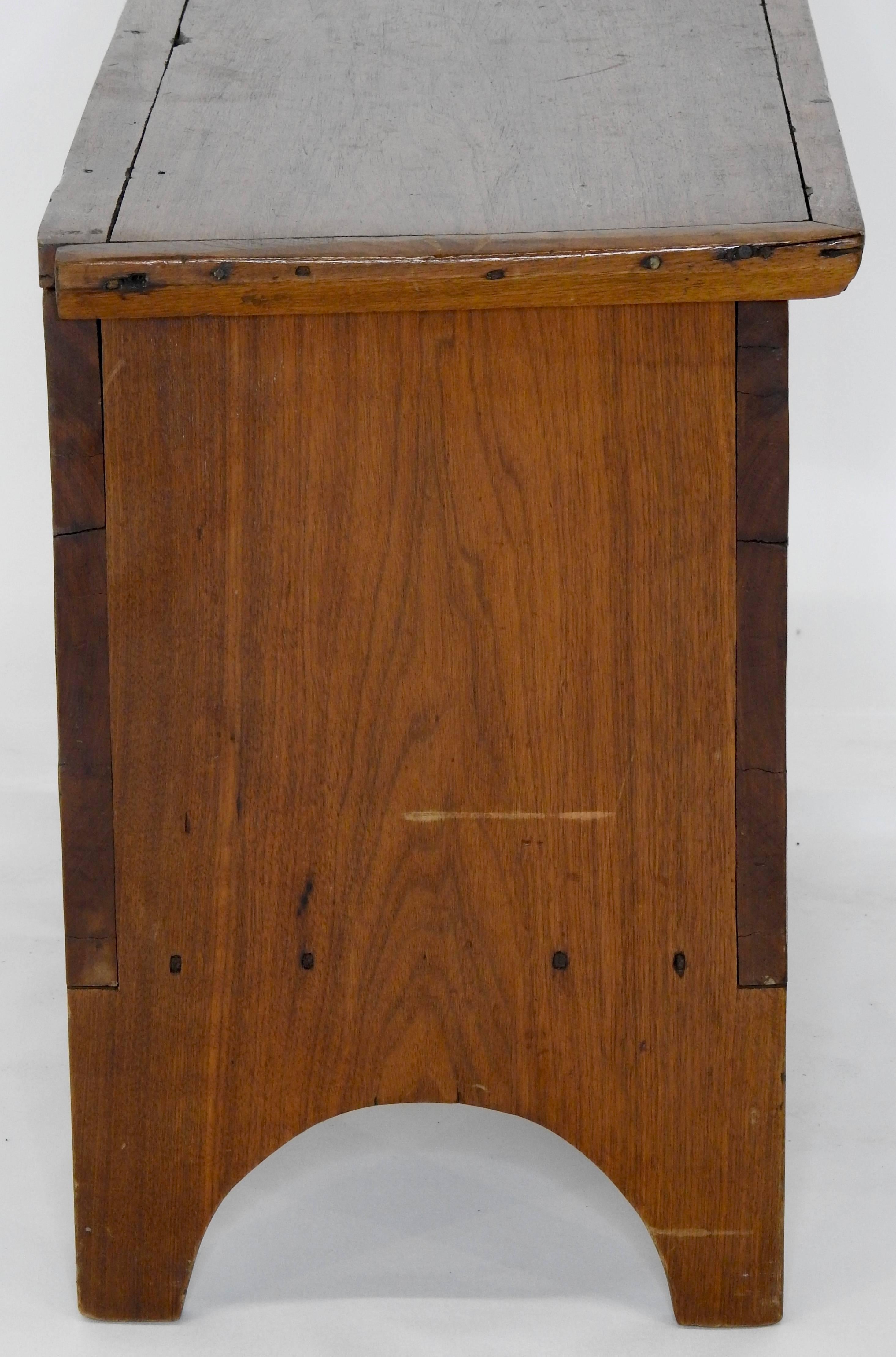 Walnut Sugar Chest with Lift Top, Early 19th Century In Fair Condition For Sale In Cookeville, TN