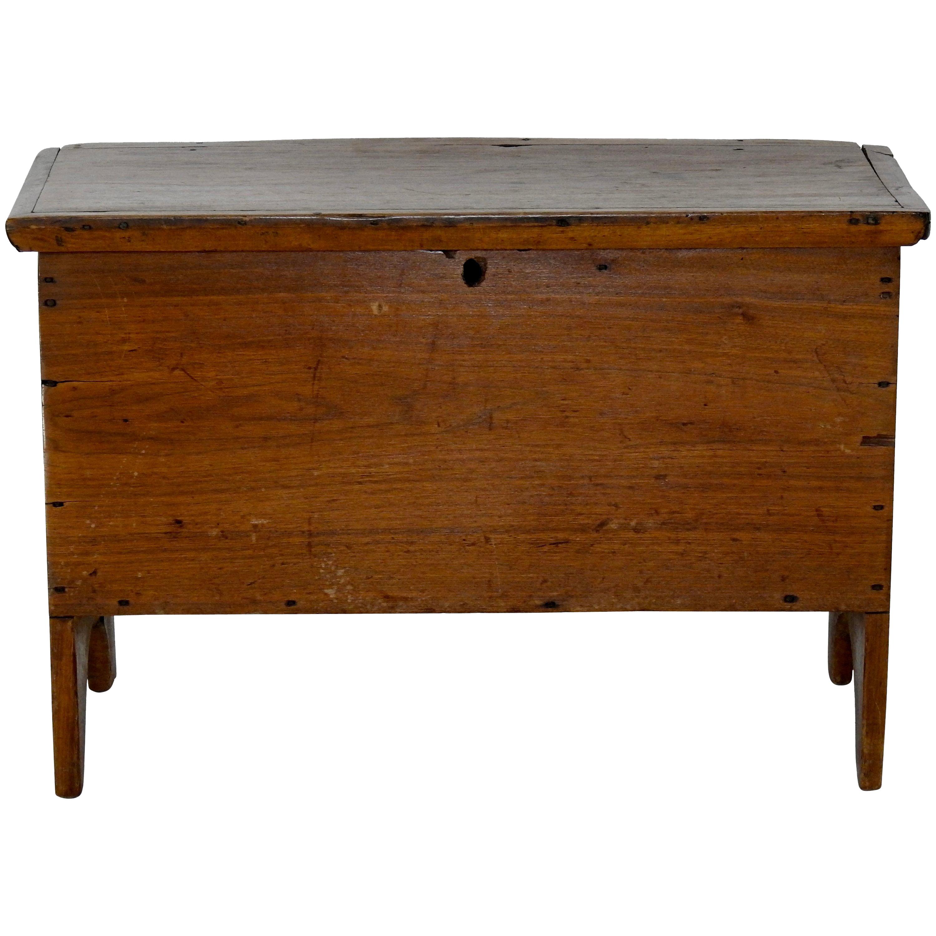Walnut Sugar Chest with Lift Top, Early 19th Century For Sale