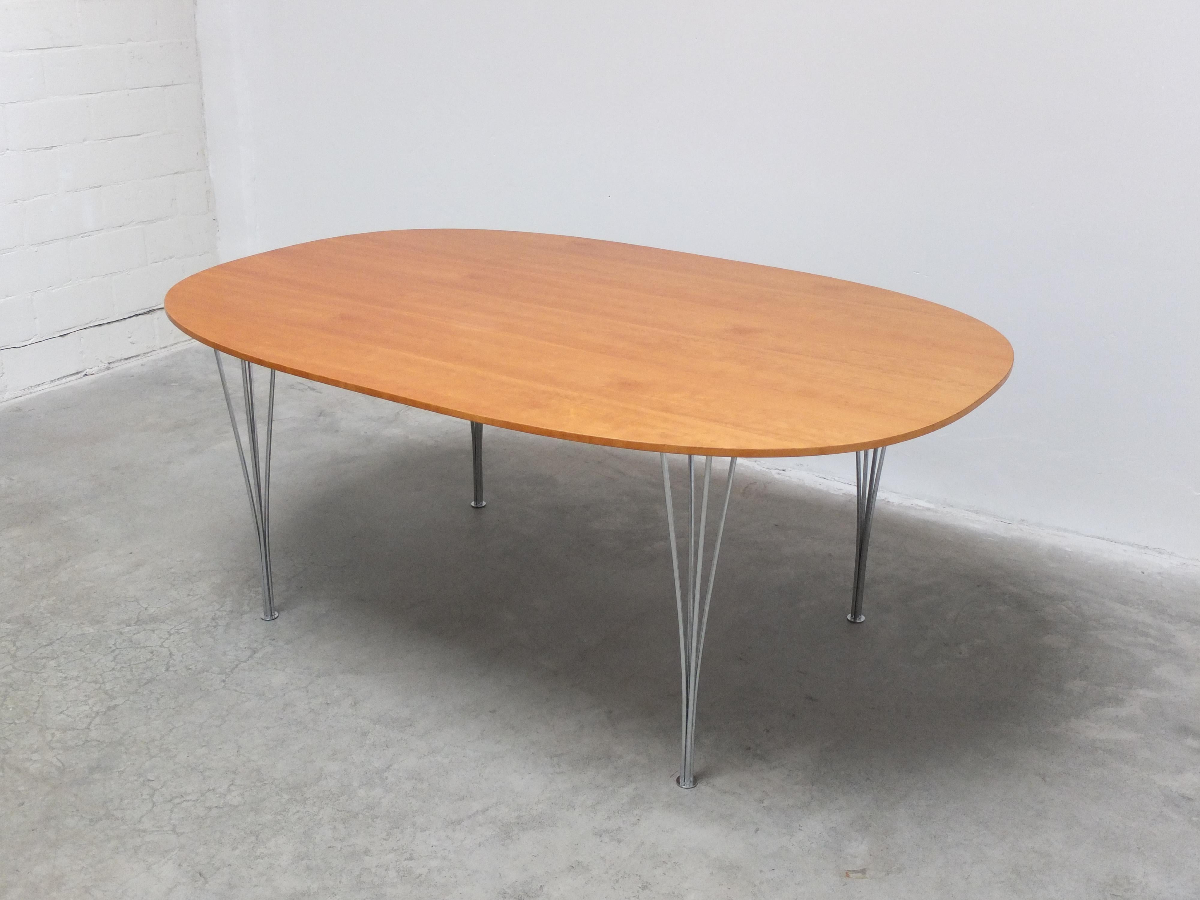 Walnut 'Superellipse' Table by Piet Hein & Bruno Mathsson for Fritz Hansen, 1967 In Good Condition For Sale In Antwerpen, VAN