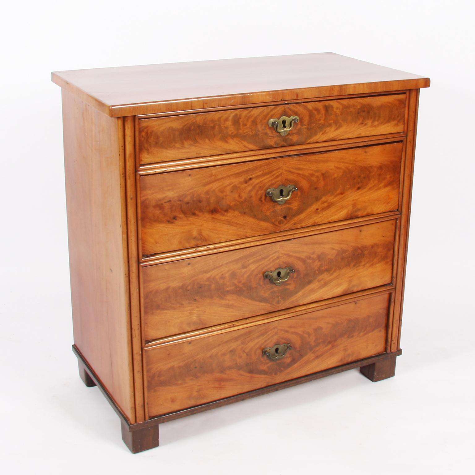 Walnut Swedish Commode In Good Condition In London, GB