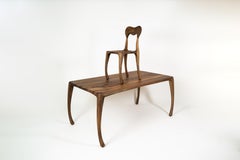 Tavolo e sedia in noce