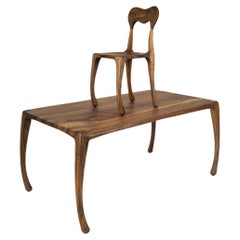 Tavolo e sedia in noce