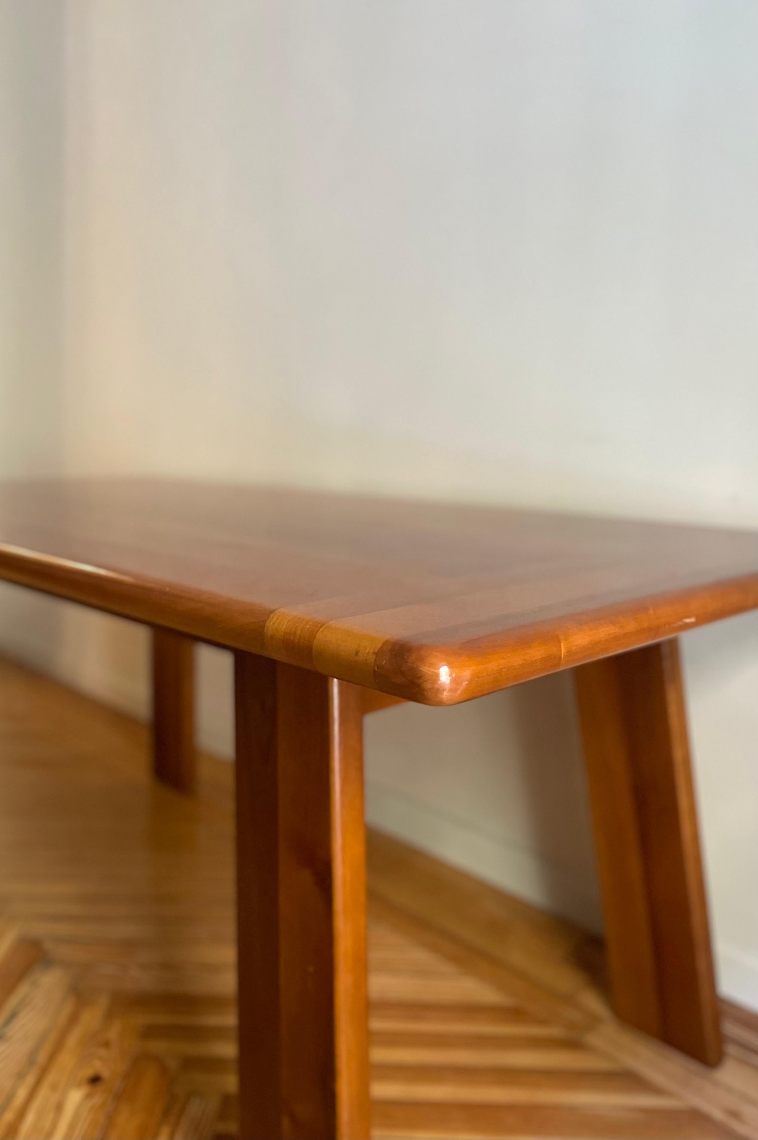 Noyer Table en noyer de Mario Marenco en vente