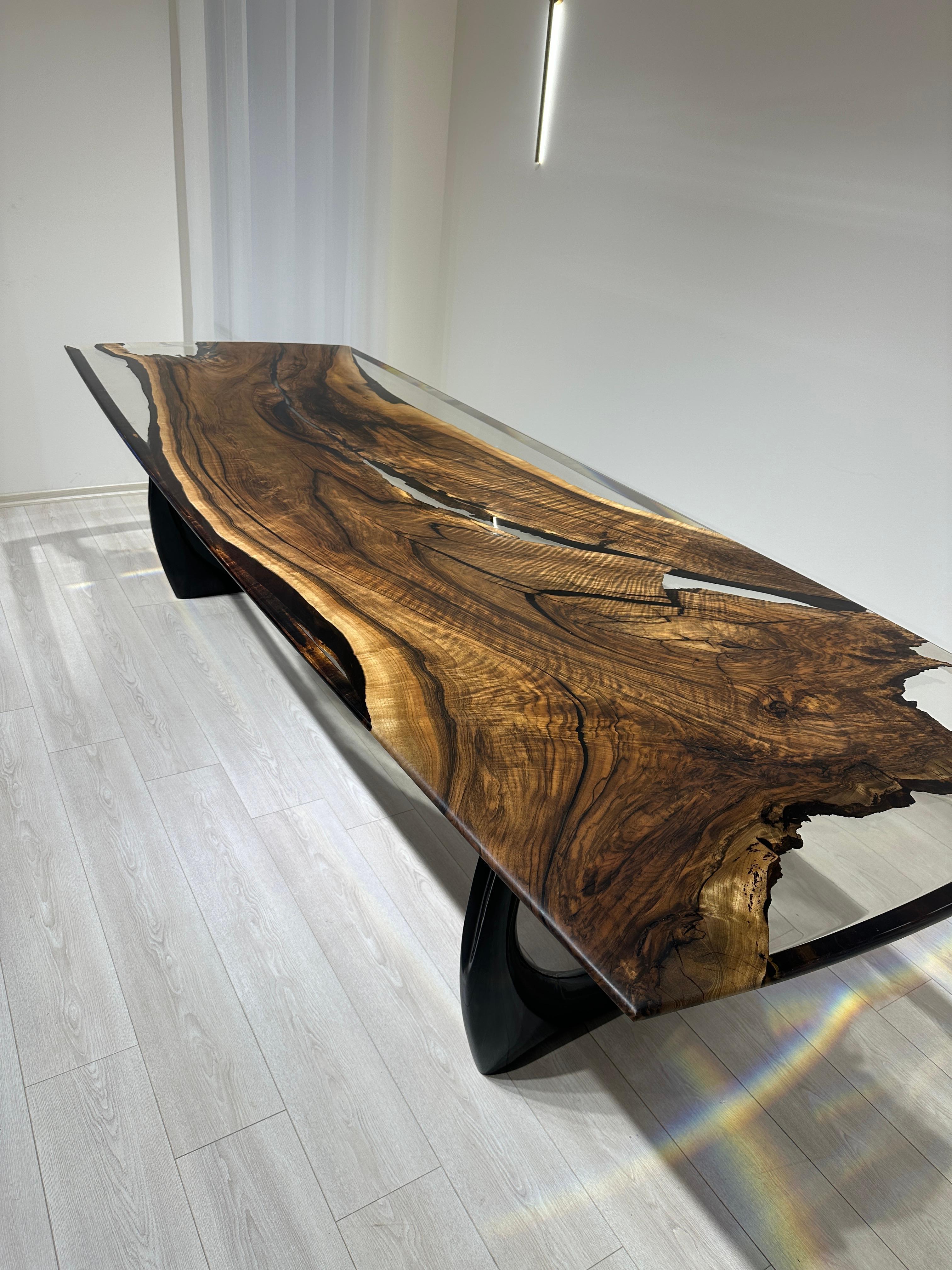 Table en noyer - Table de salle à manger en résine époxy en noyer transparent en une seule pièce Neuf - En vente à İnegöl, TR