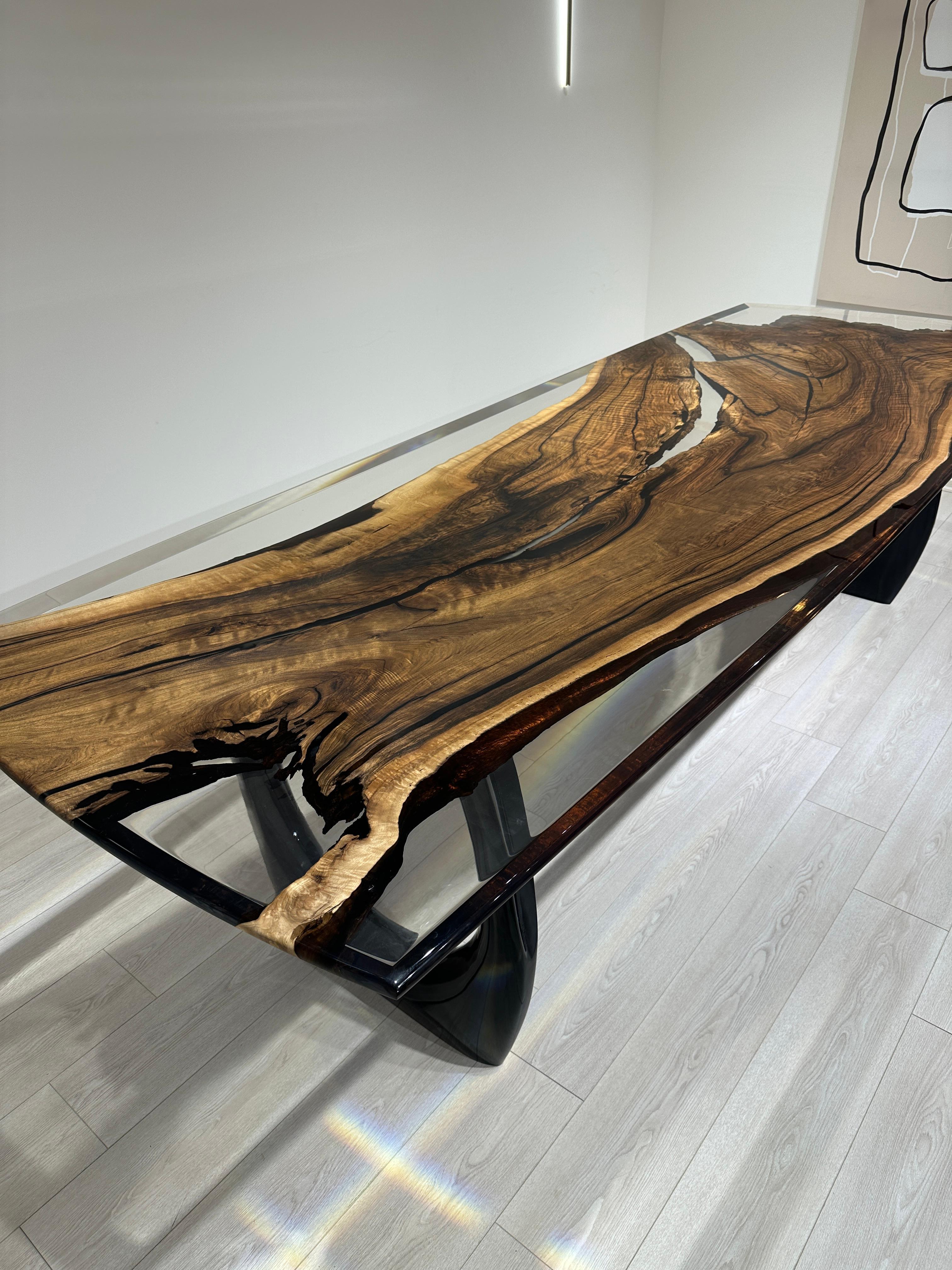 Résine époxy Table en noyer - Table de salle à manger en résine époxy en noyer transparent en une seule pièce en vente